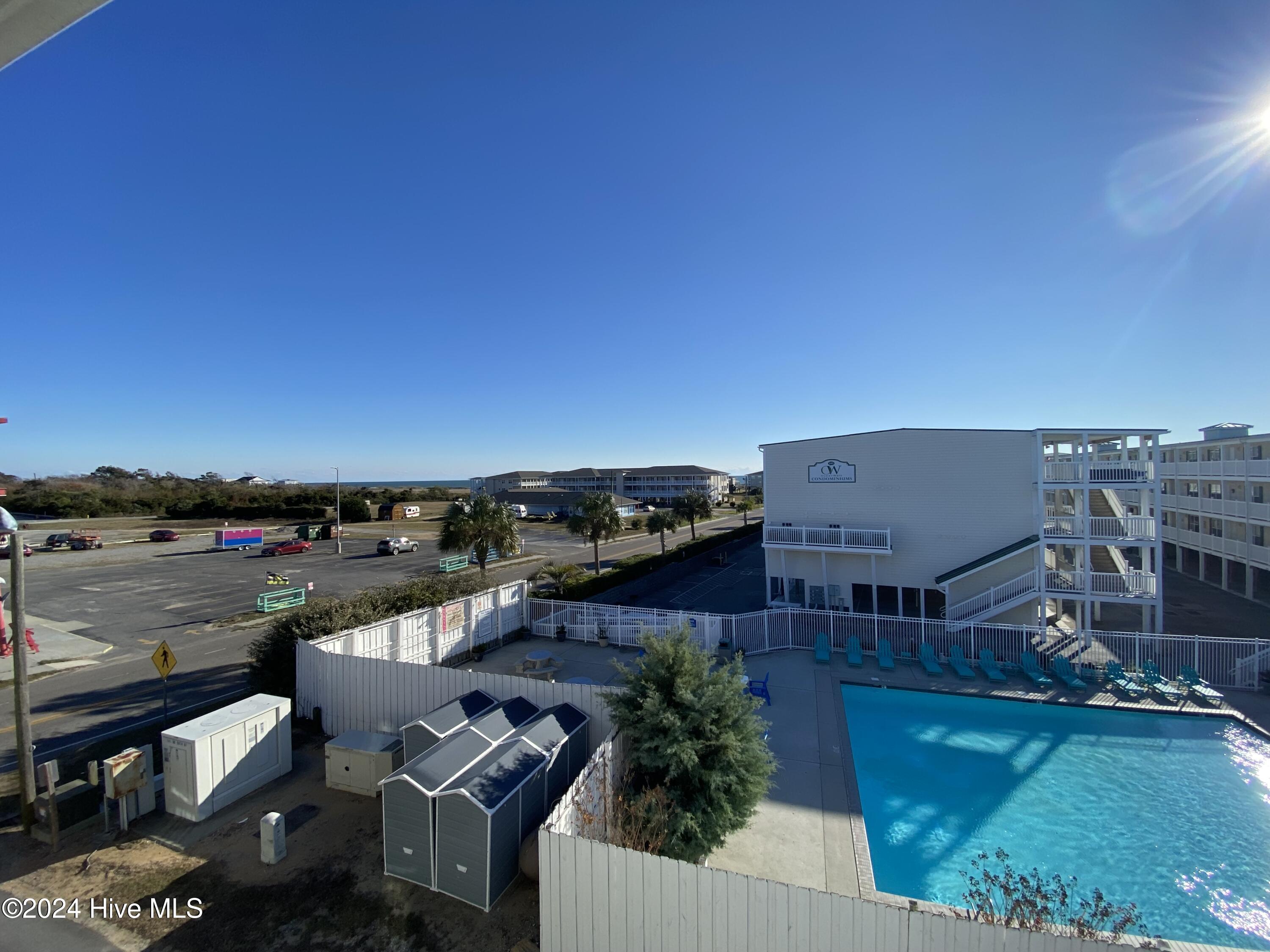 100548371 | Photo 23