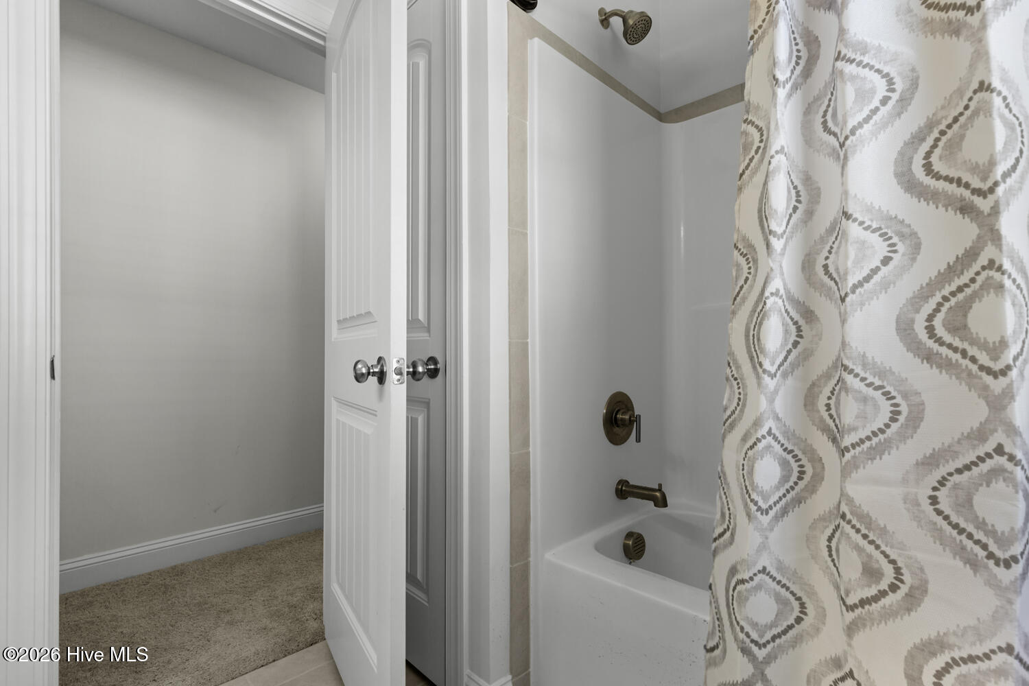 100549139 | Photo 42