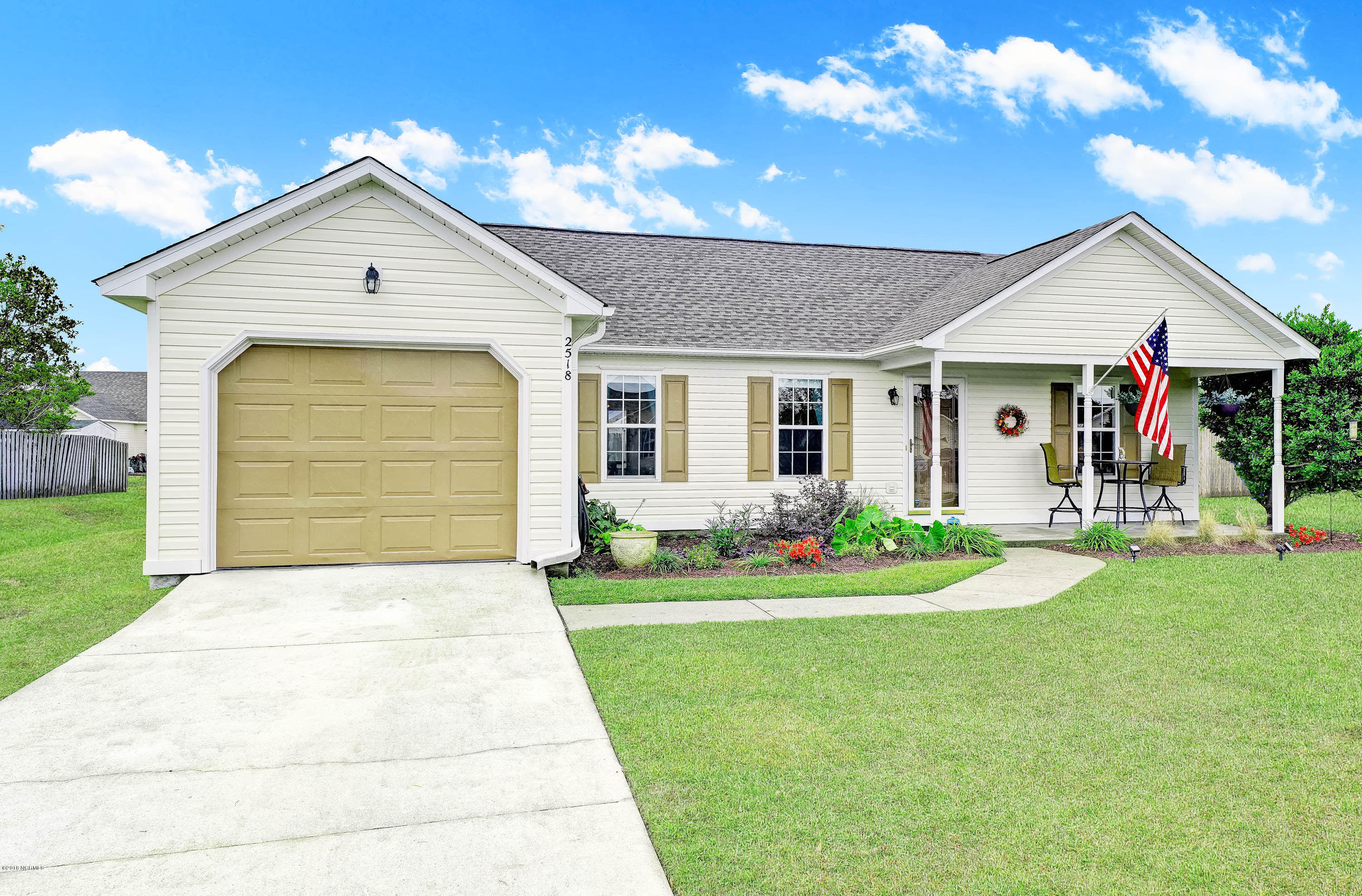 2518BradfieldCourt-02