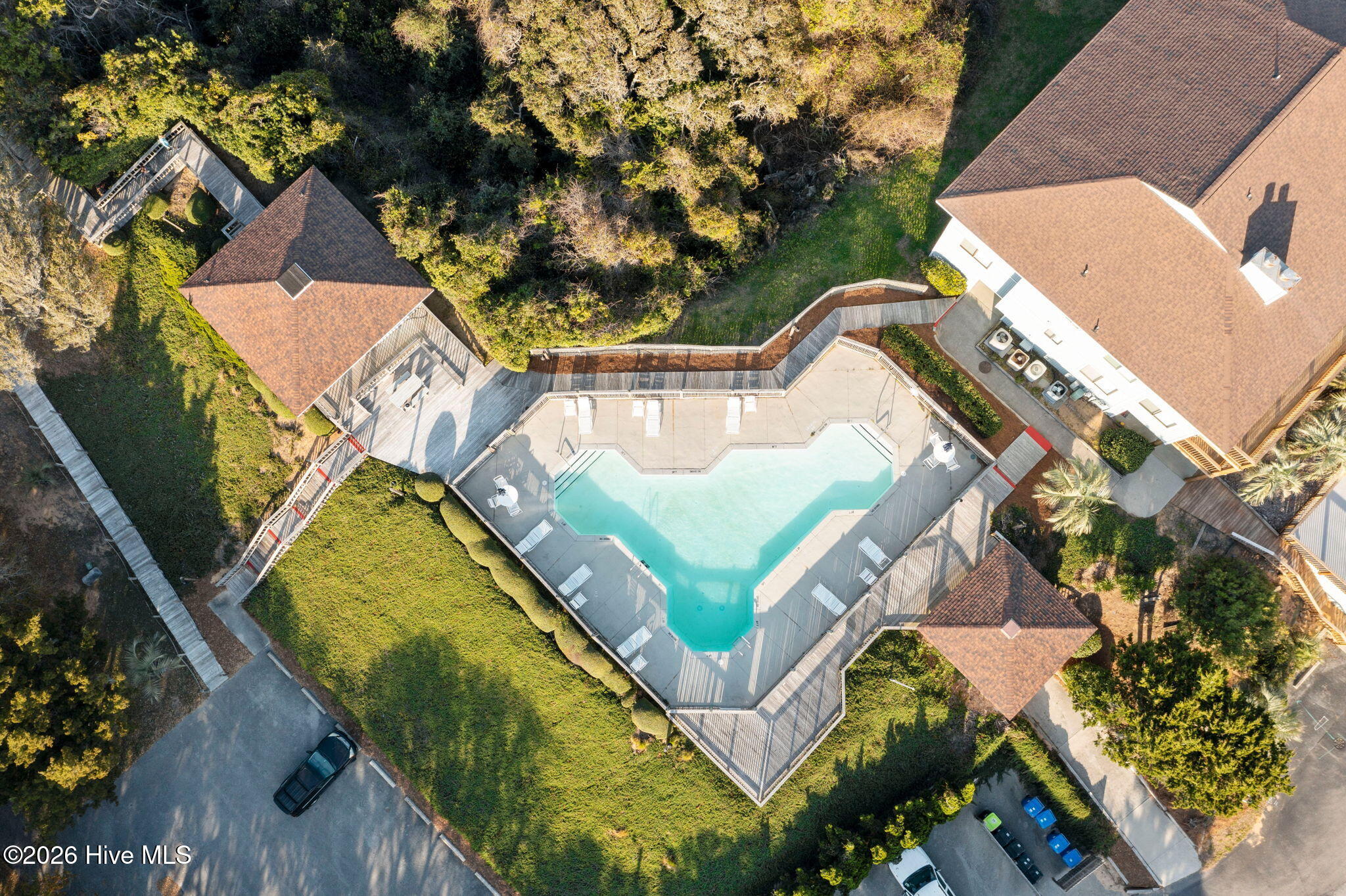 100558305 | Photo 64