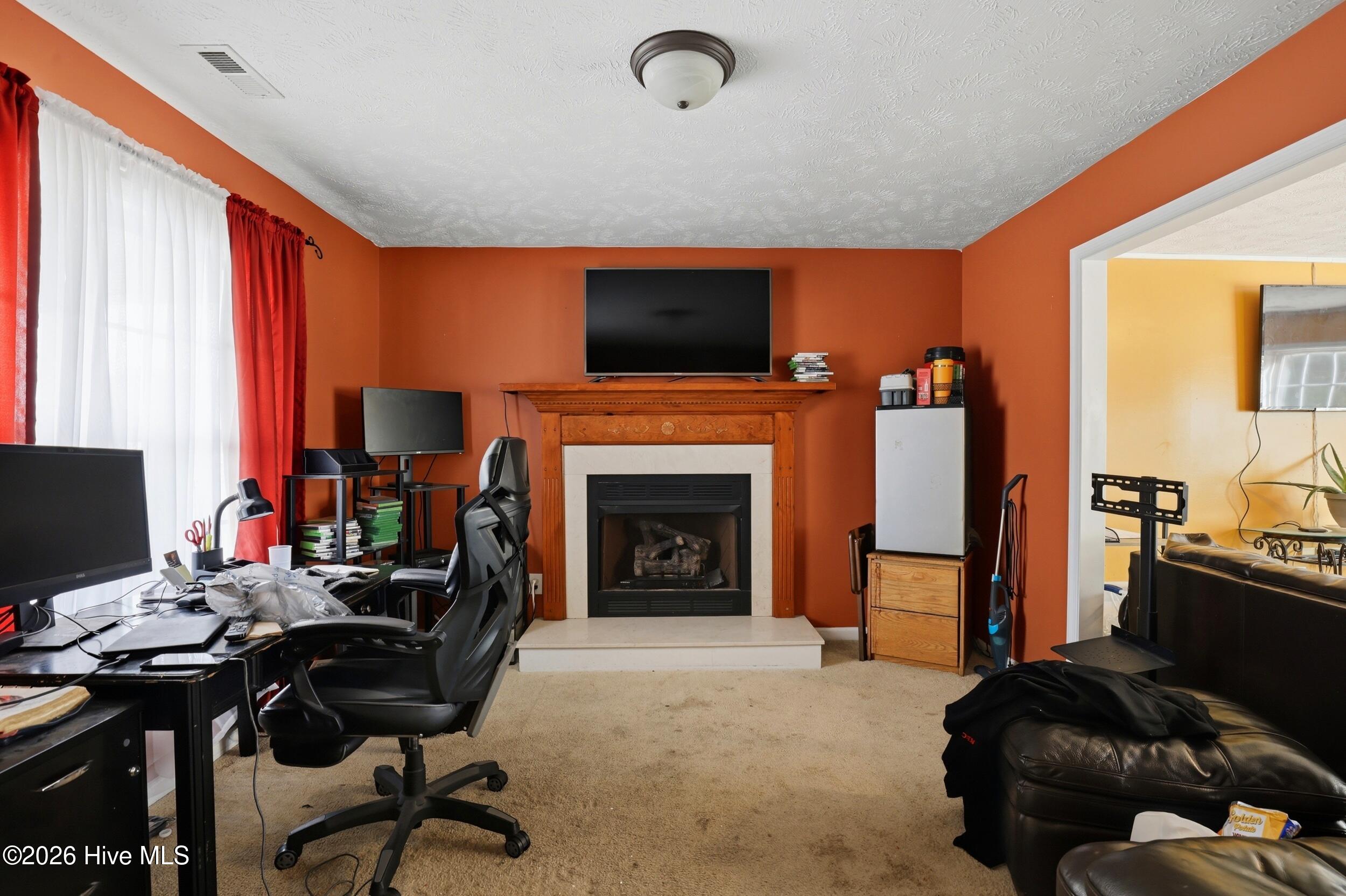 100561590 | Photo 11