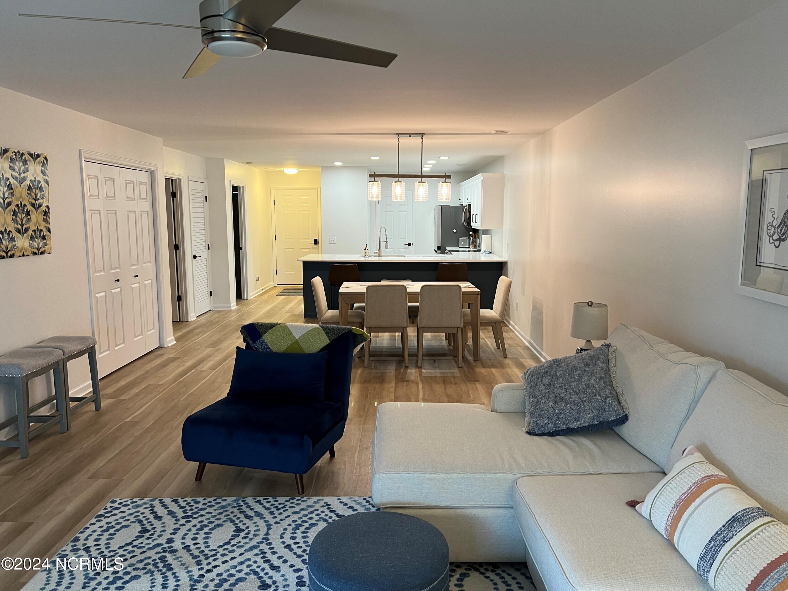 100560867 | Photo 16