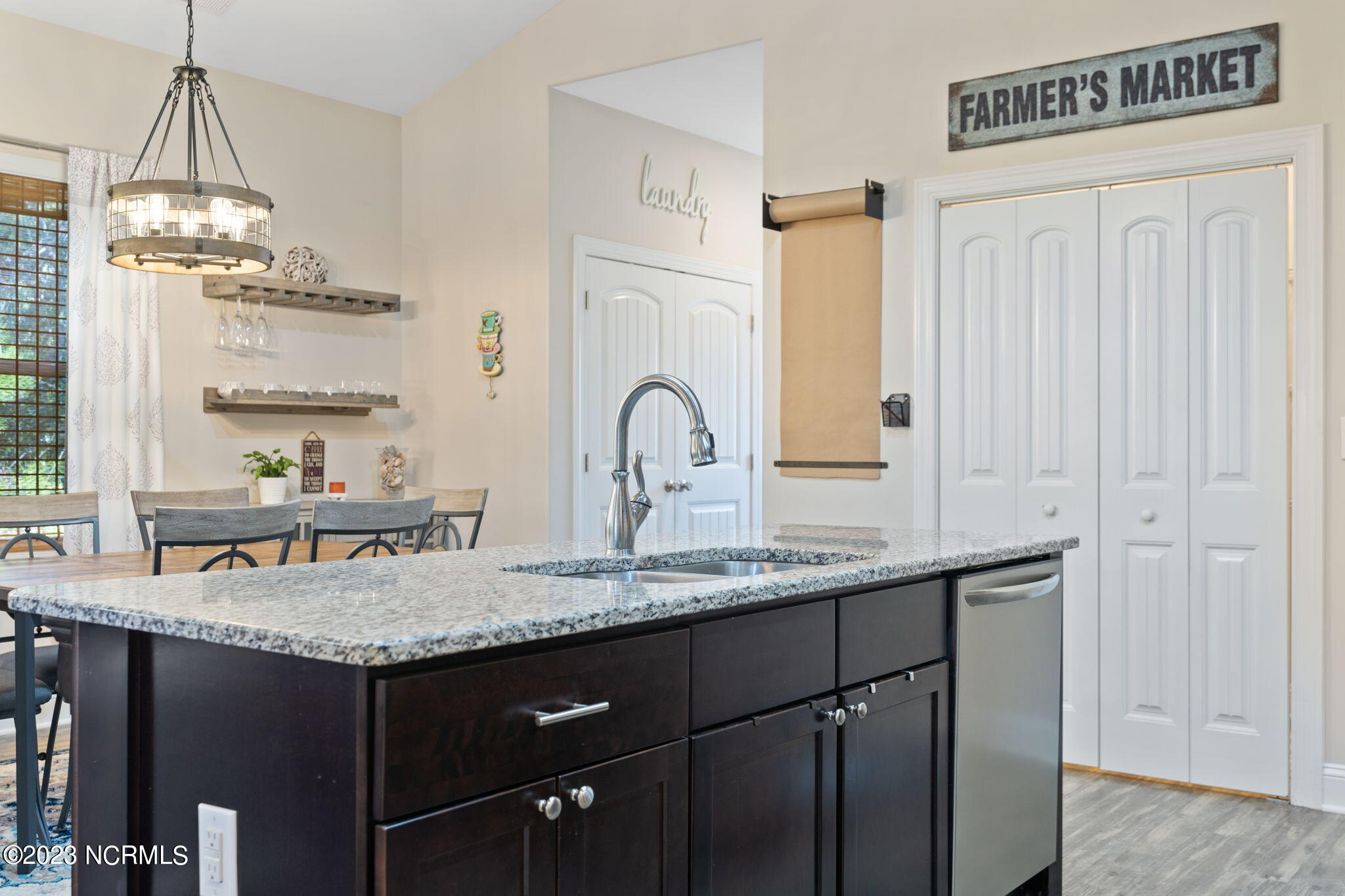 100568297 | Photo 12