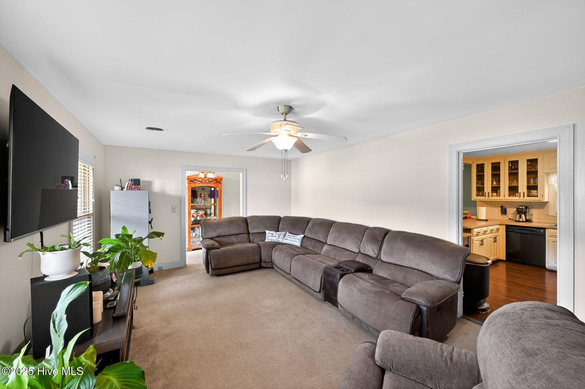 08_3004_US_Hwy_301_S_Wilson_NC_27893-Liv