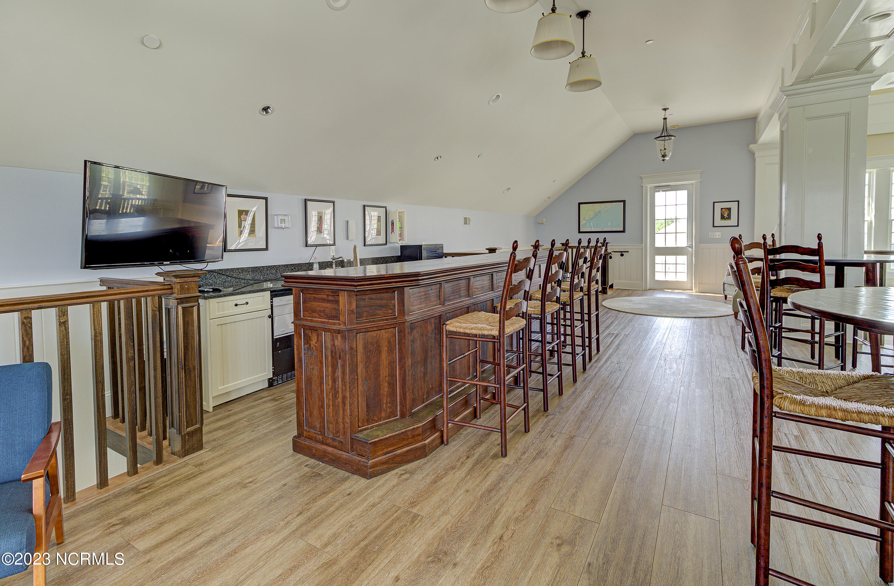 100391877 | Photo 54