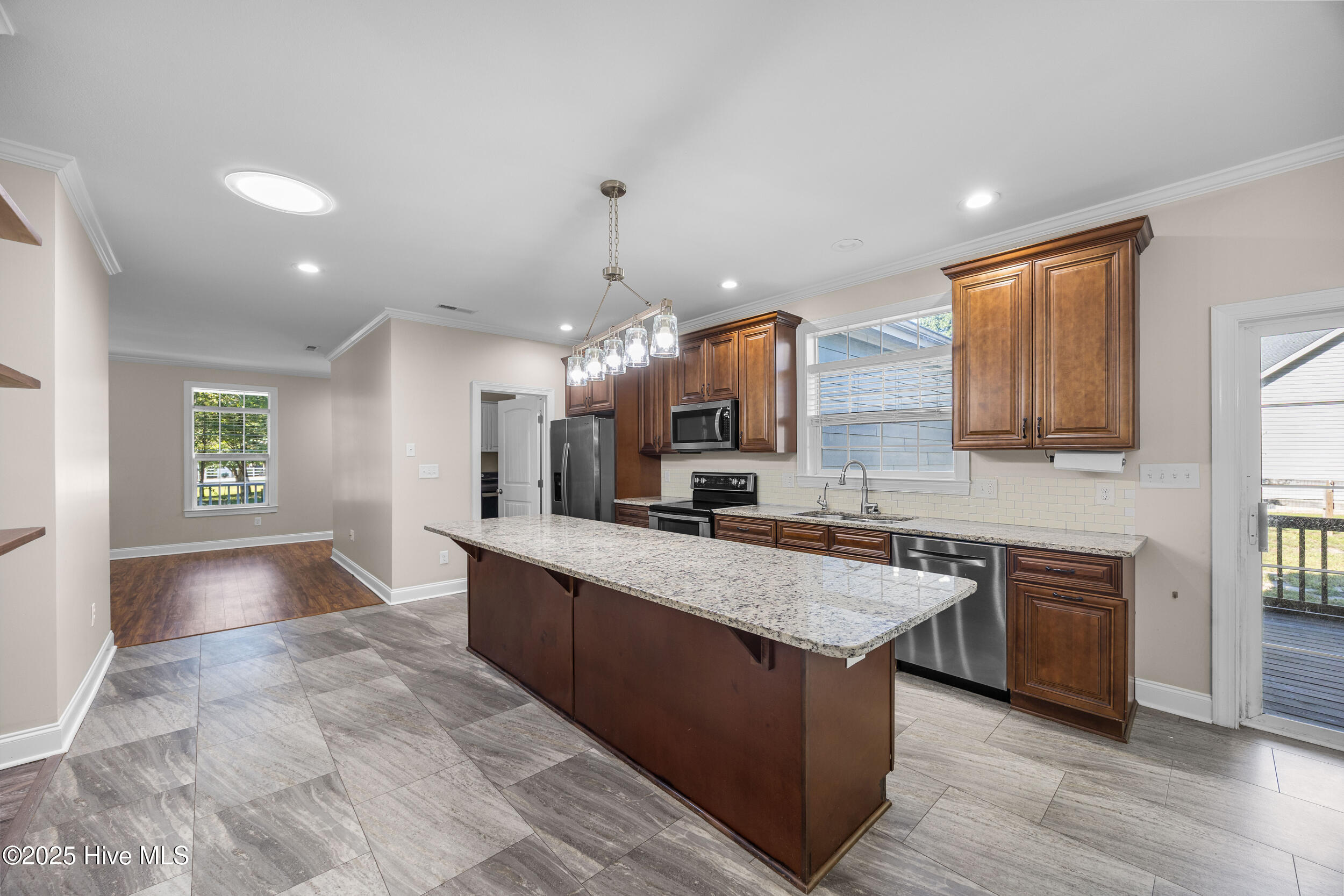 100528146 | Photo 15