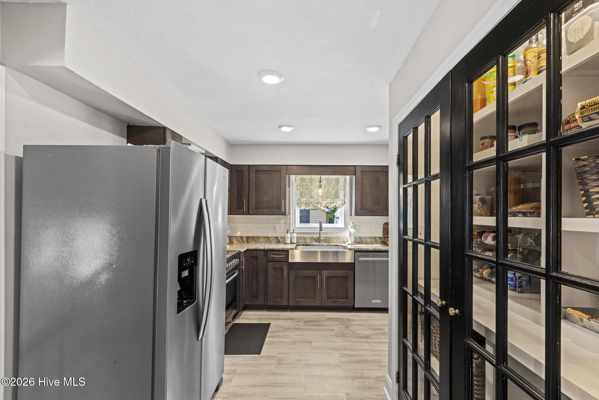 100568439 | Photo 13