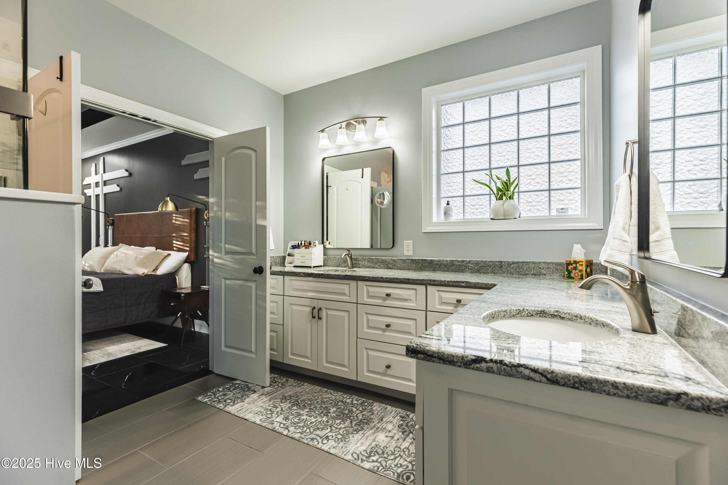 100542426 | Photo 22