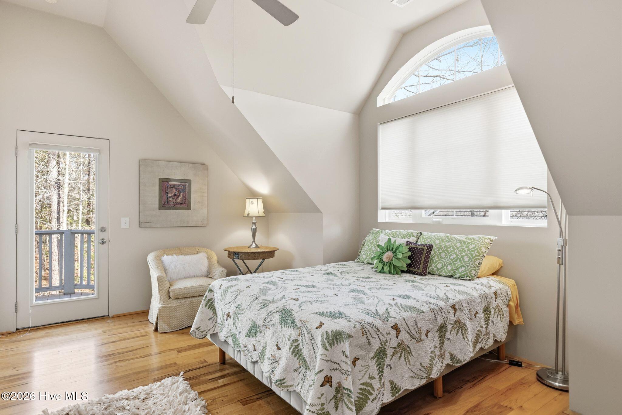 100555834 | Photo 58