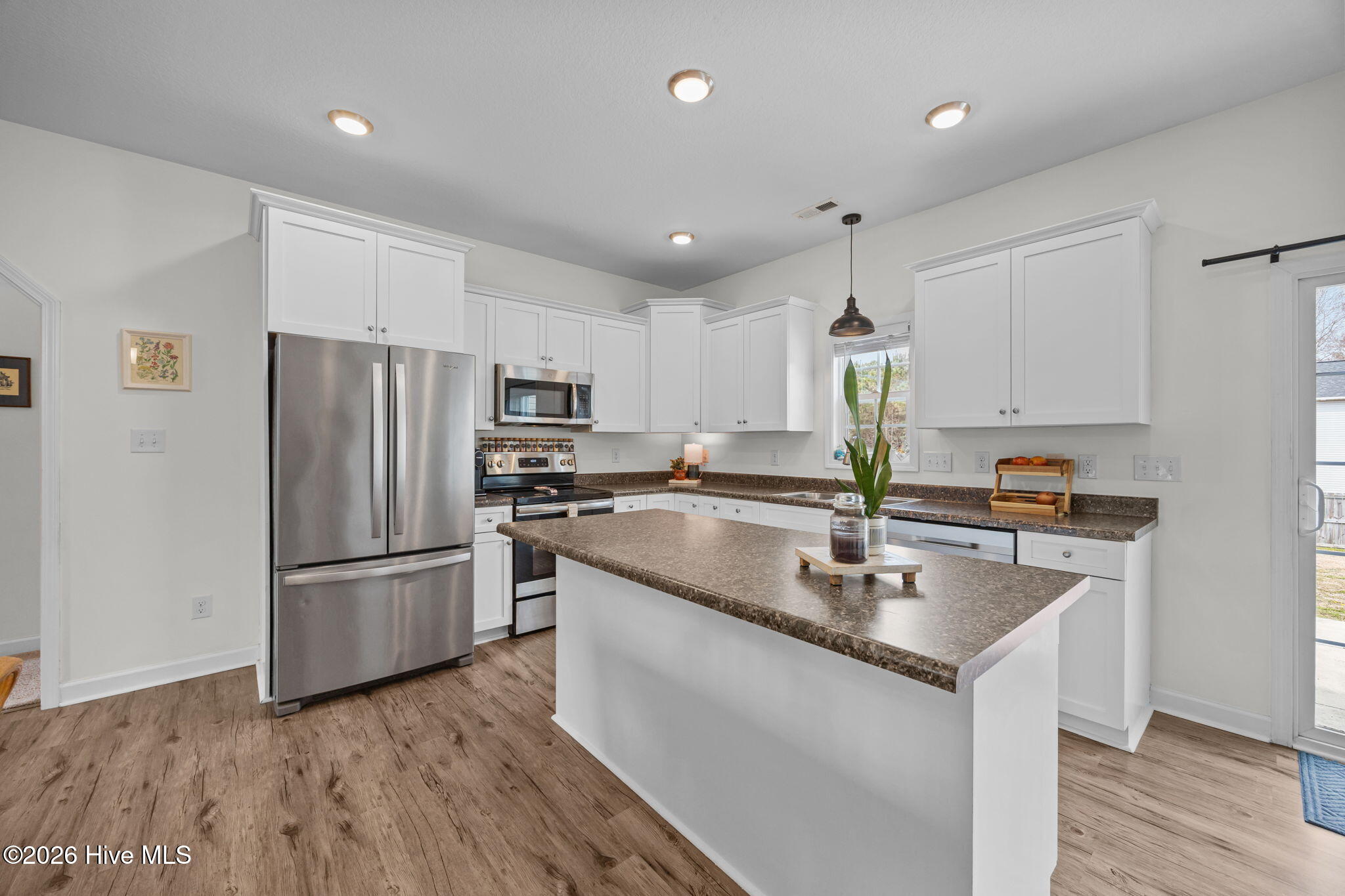 100557380 | Photo 11