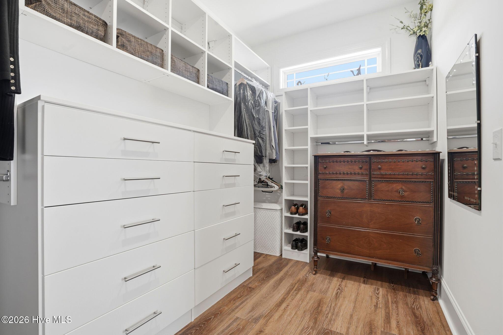 100559439 | Photo 50