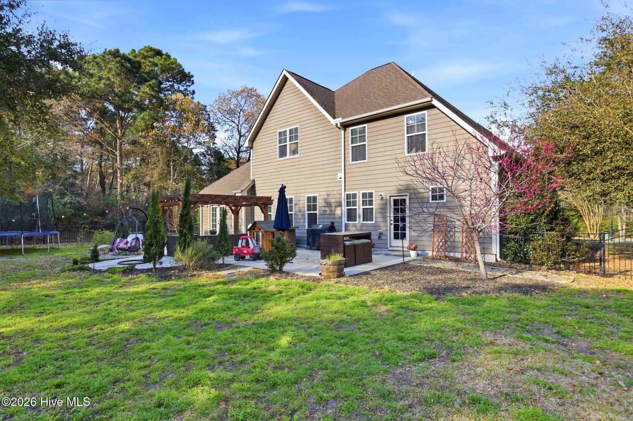 100563379 | Photo 60