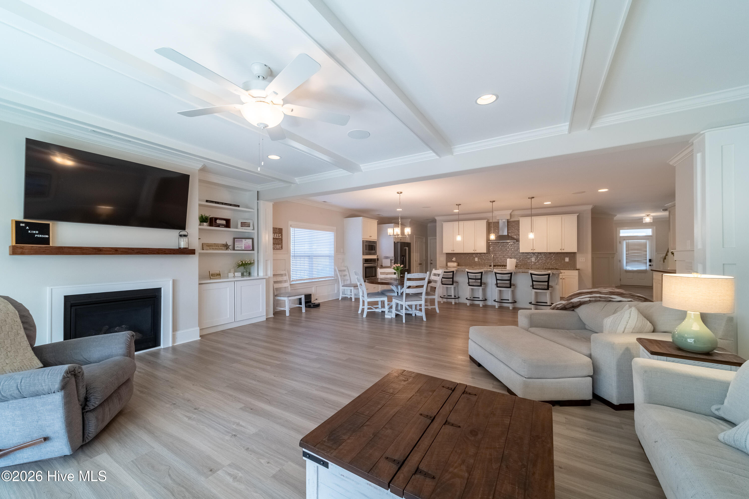 100549108 | Photo 17