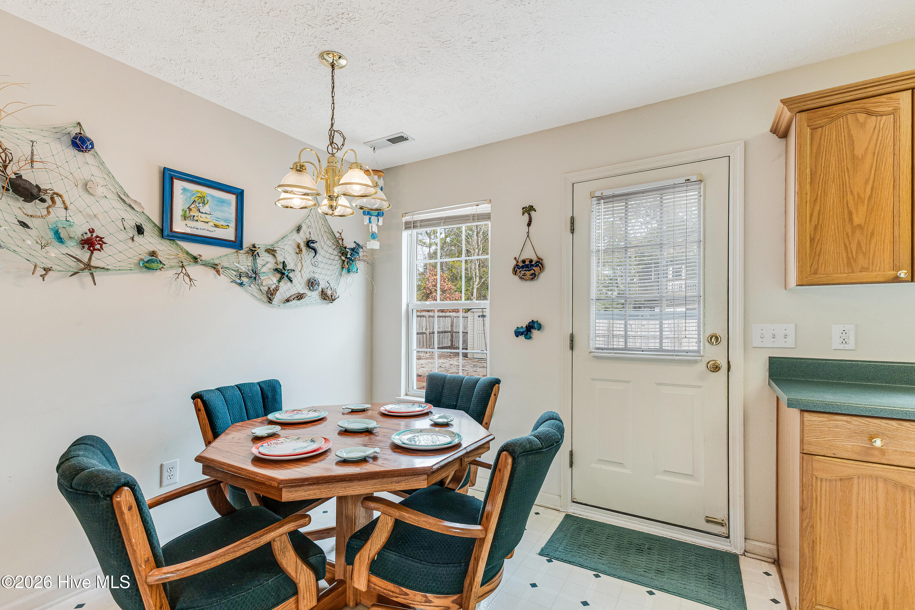 100558726 | Photo 12