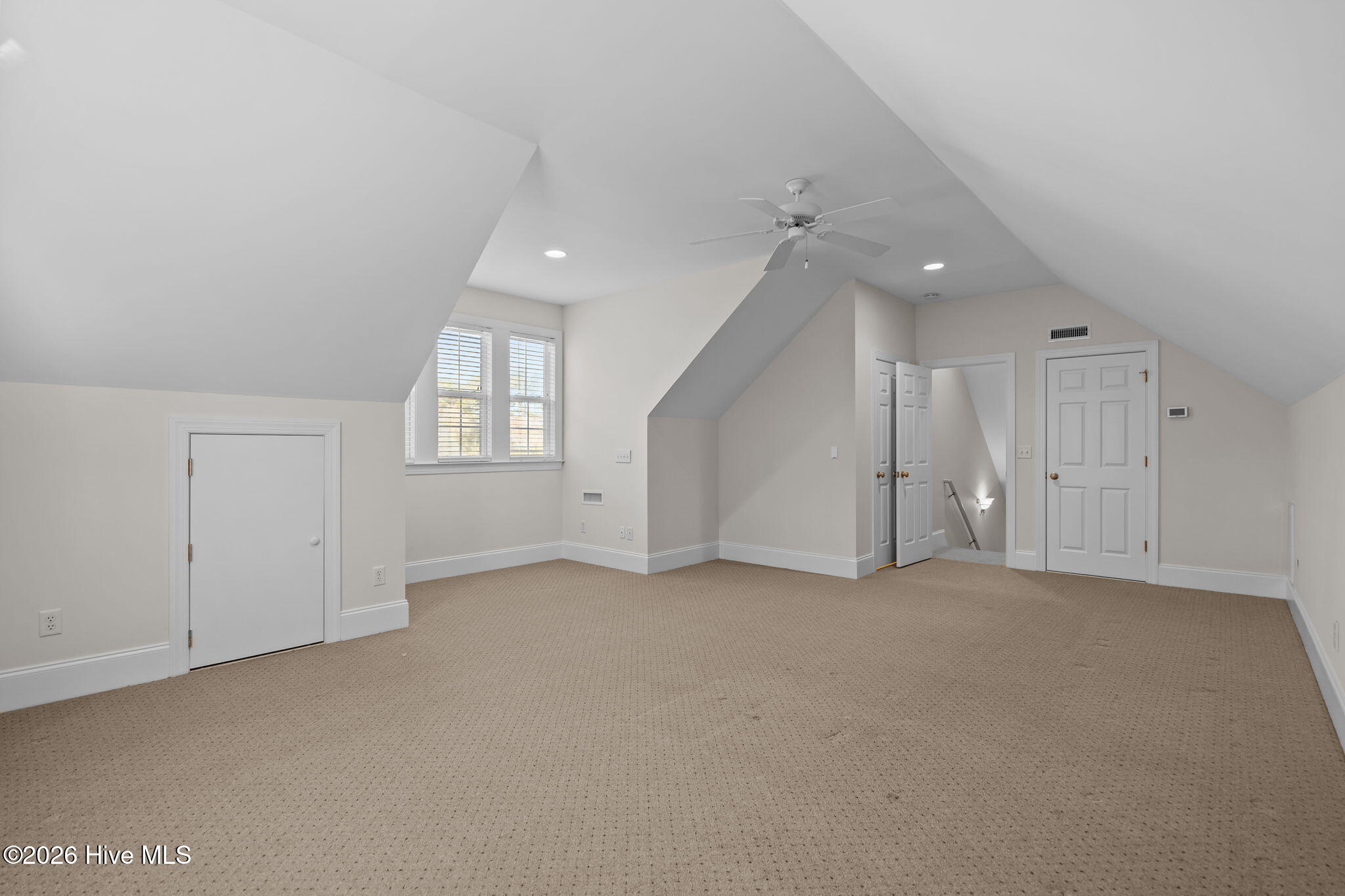 100552731 | Photo 51