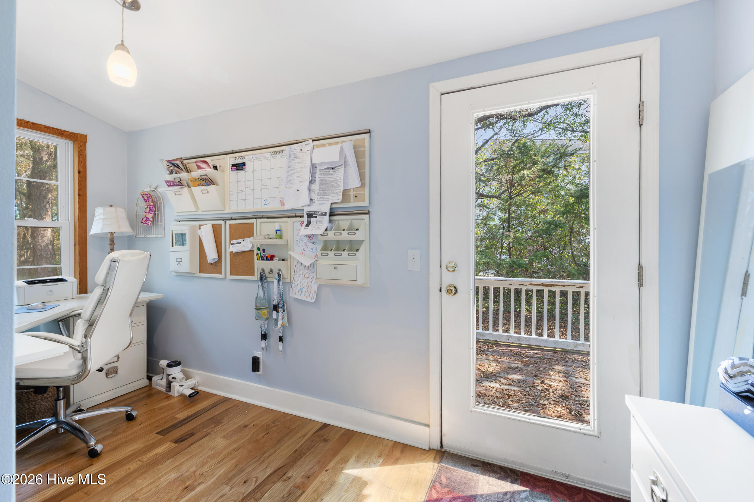 100560648 | Photo 33