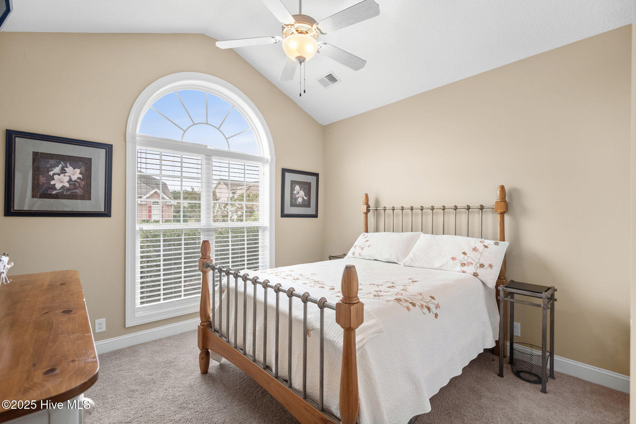 100538854 | Photo 33