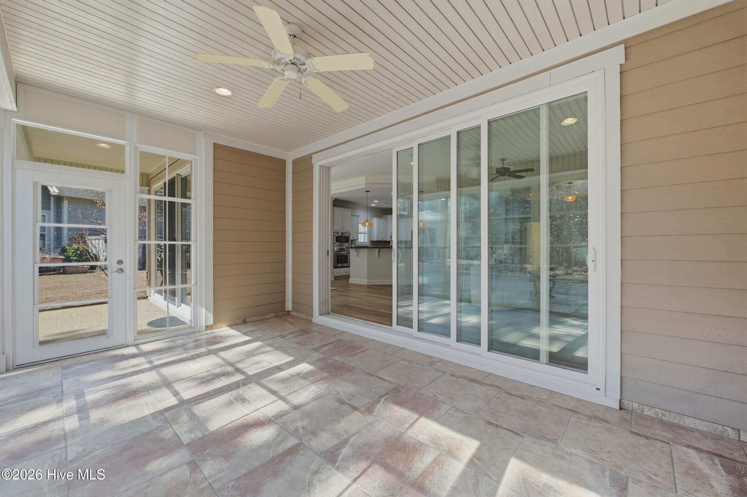 100556965 | Photo 38