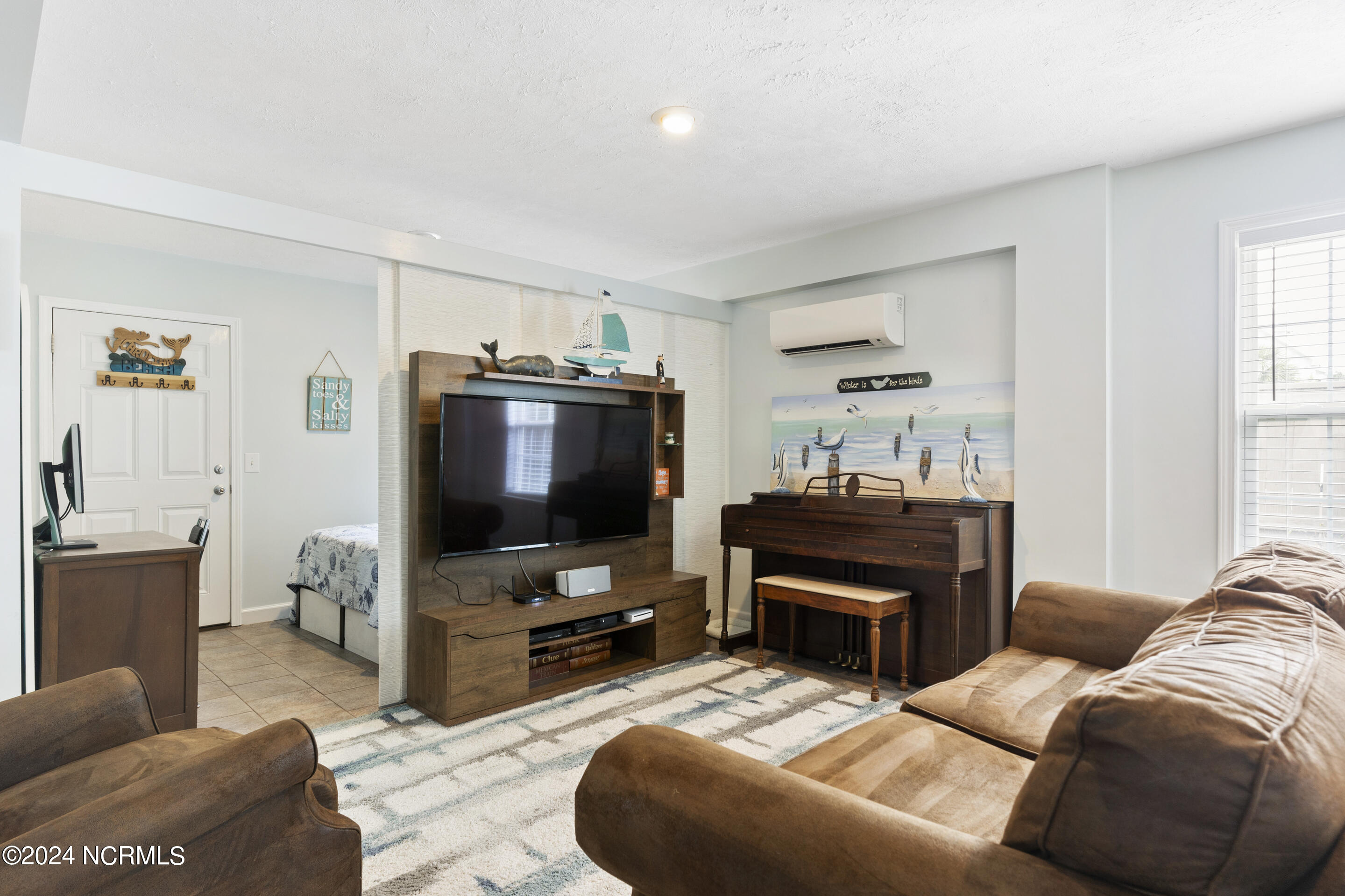 100562930 | Photo 23