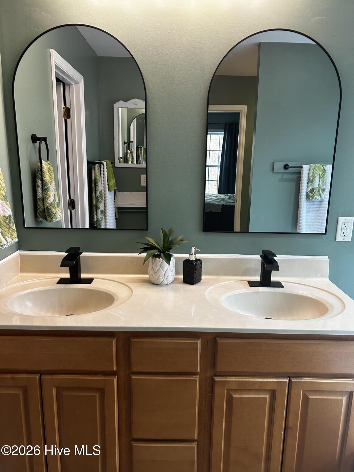 100562601 | Photo 25