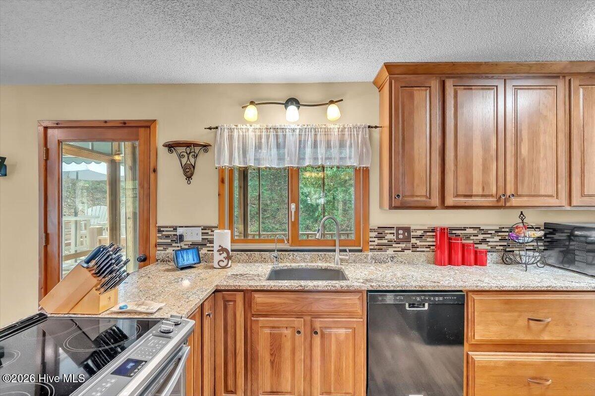 100561735 | Photo 16