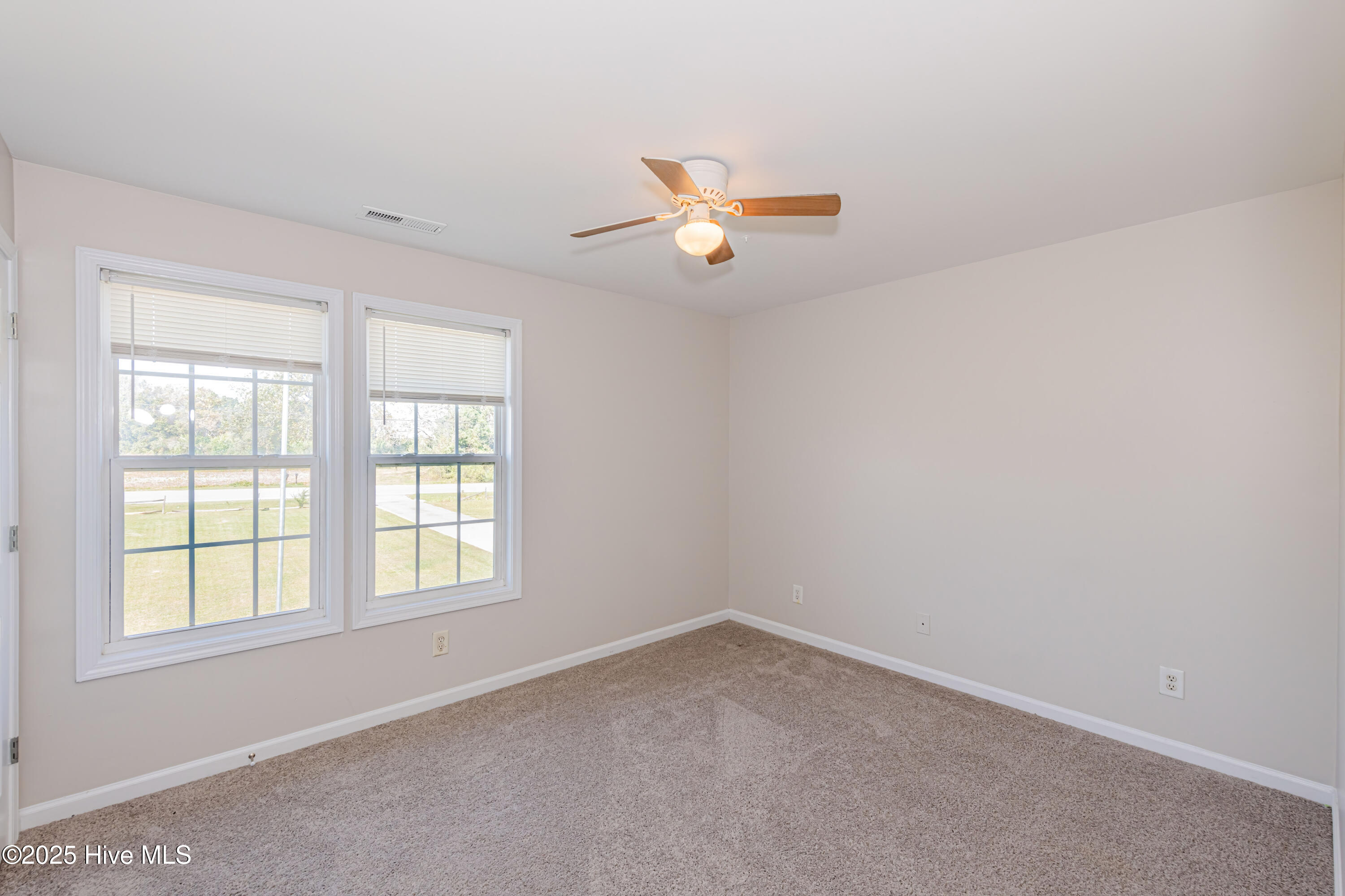 100521168 | Photo 41