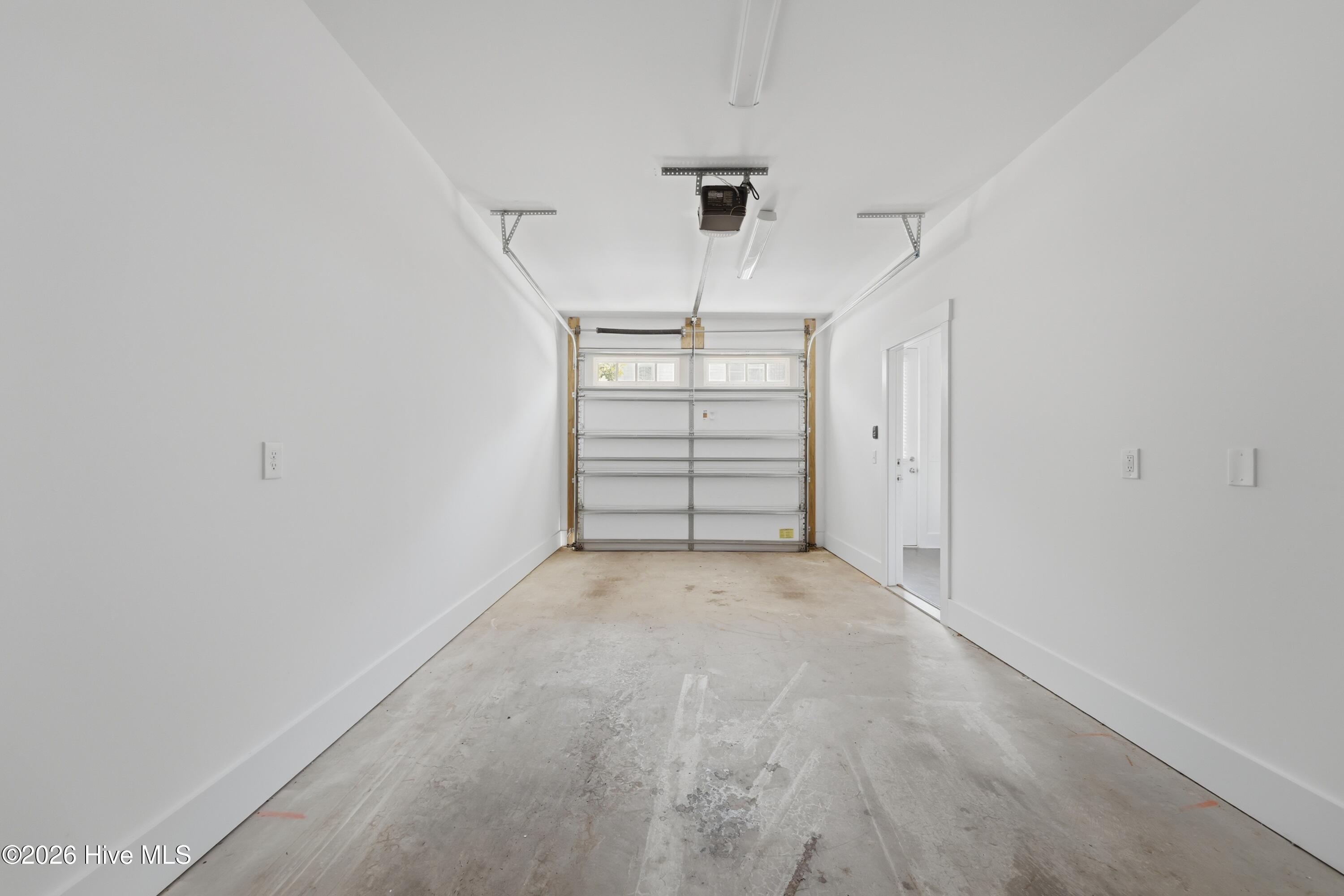 100564371 | Photo 13