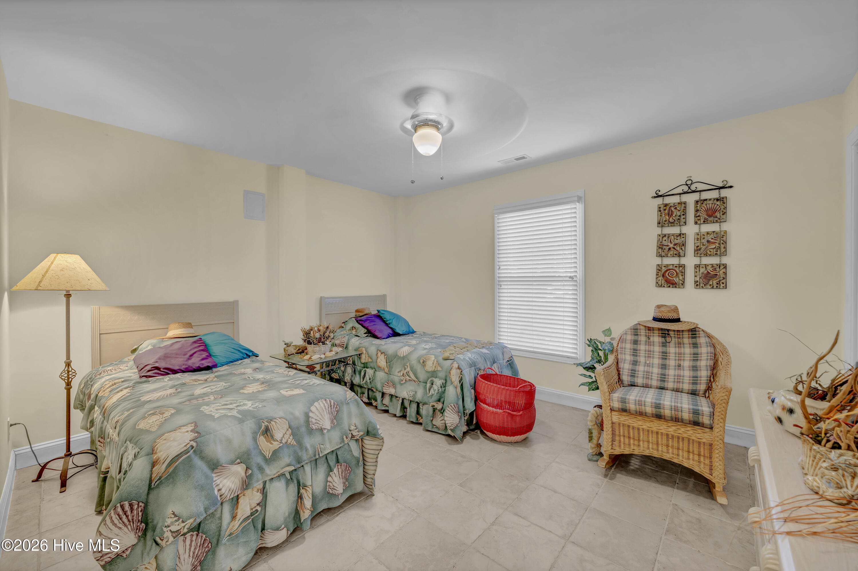 100560542 | Photo 25