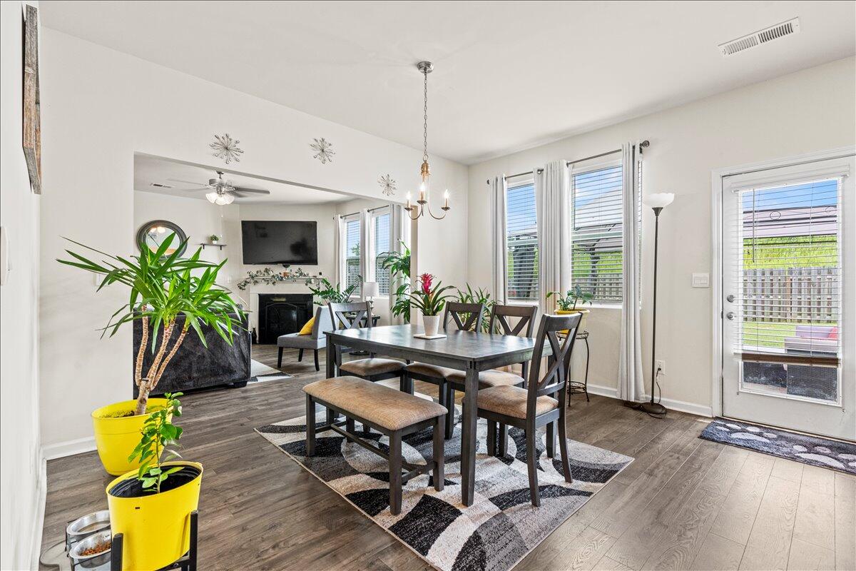 12-Dining Area