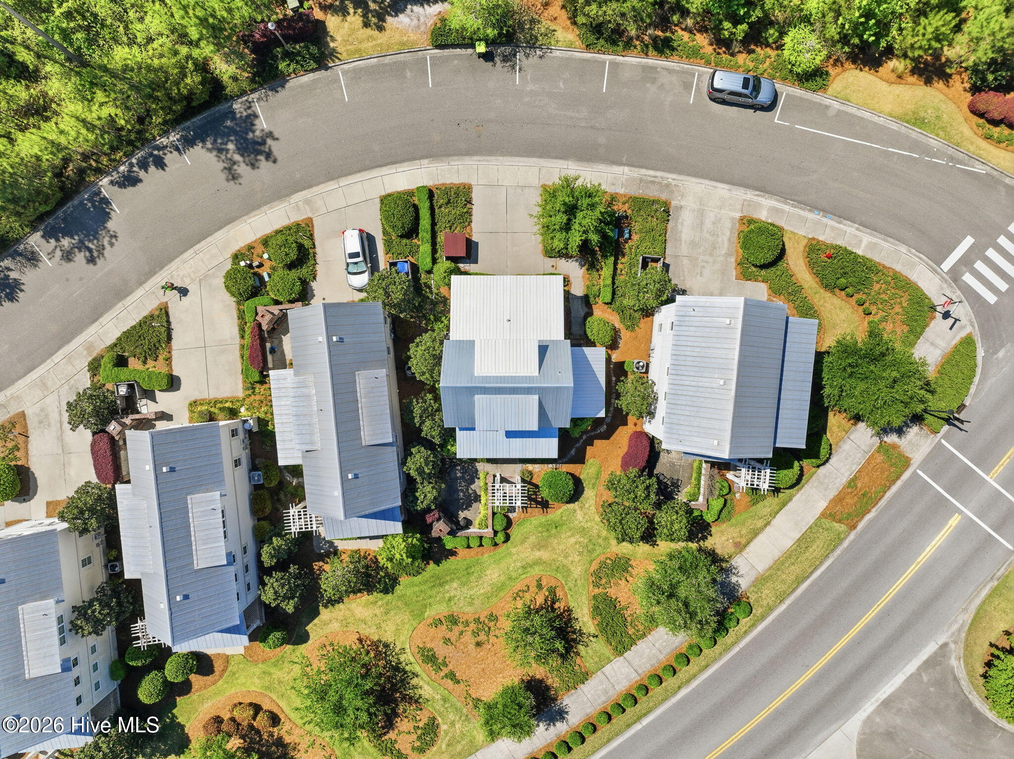 100568047 | Photo 43