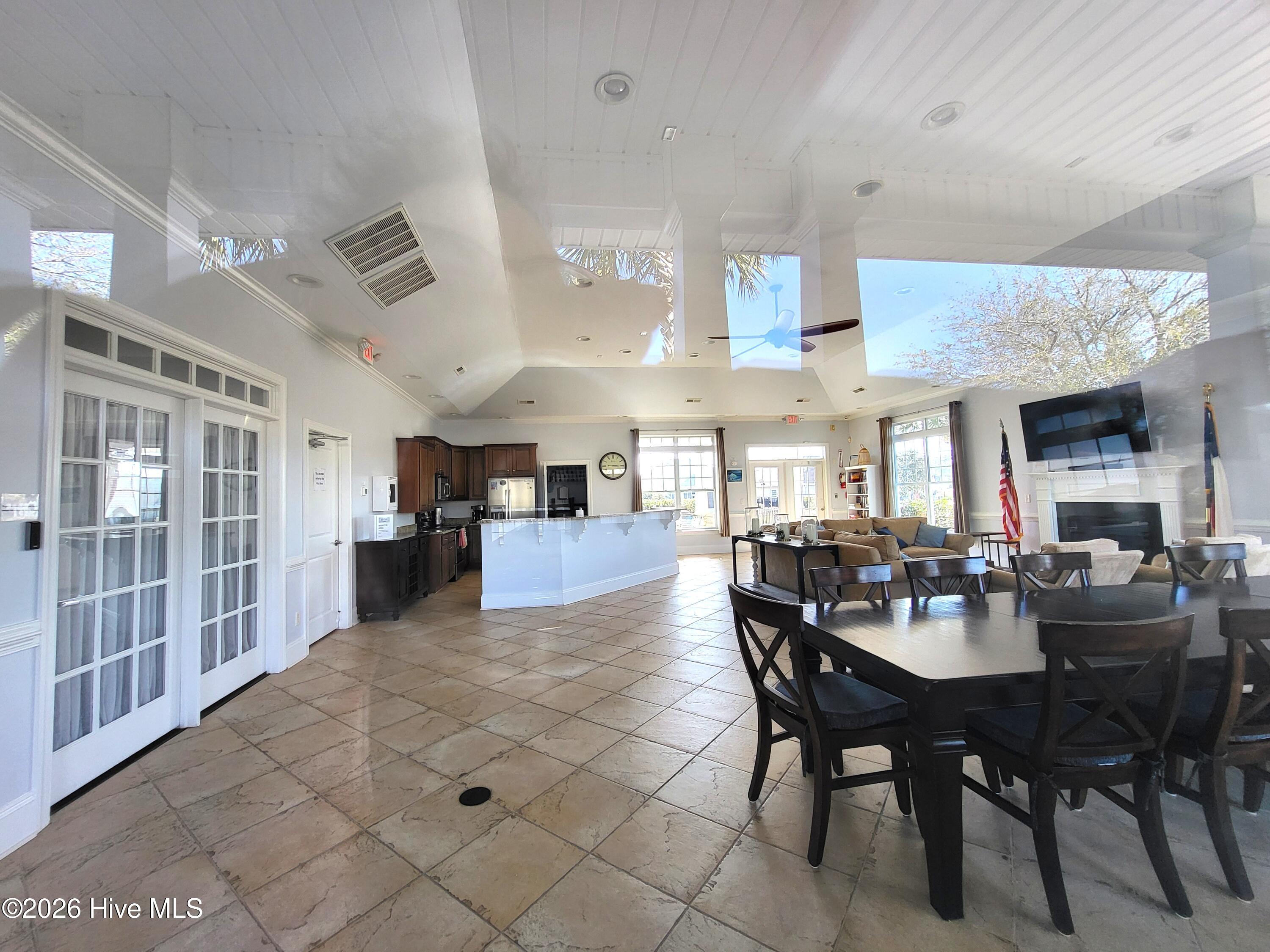 100557932 | Photo 25