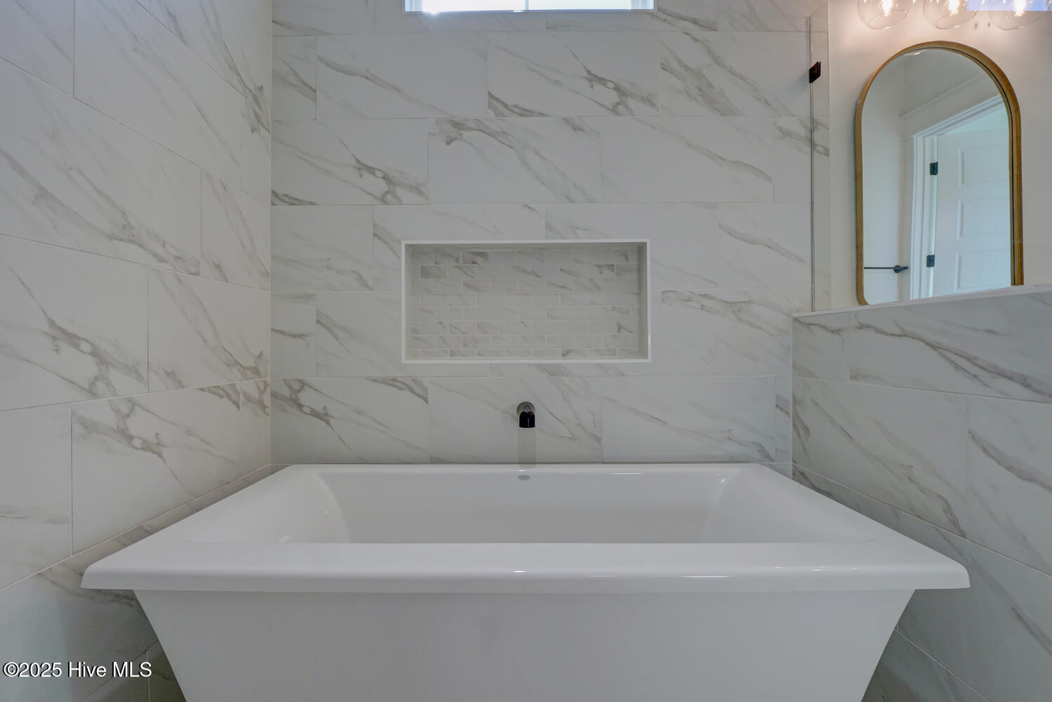 100539915 | Photo 42