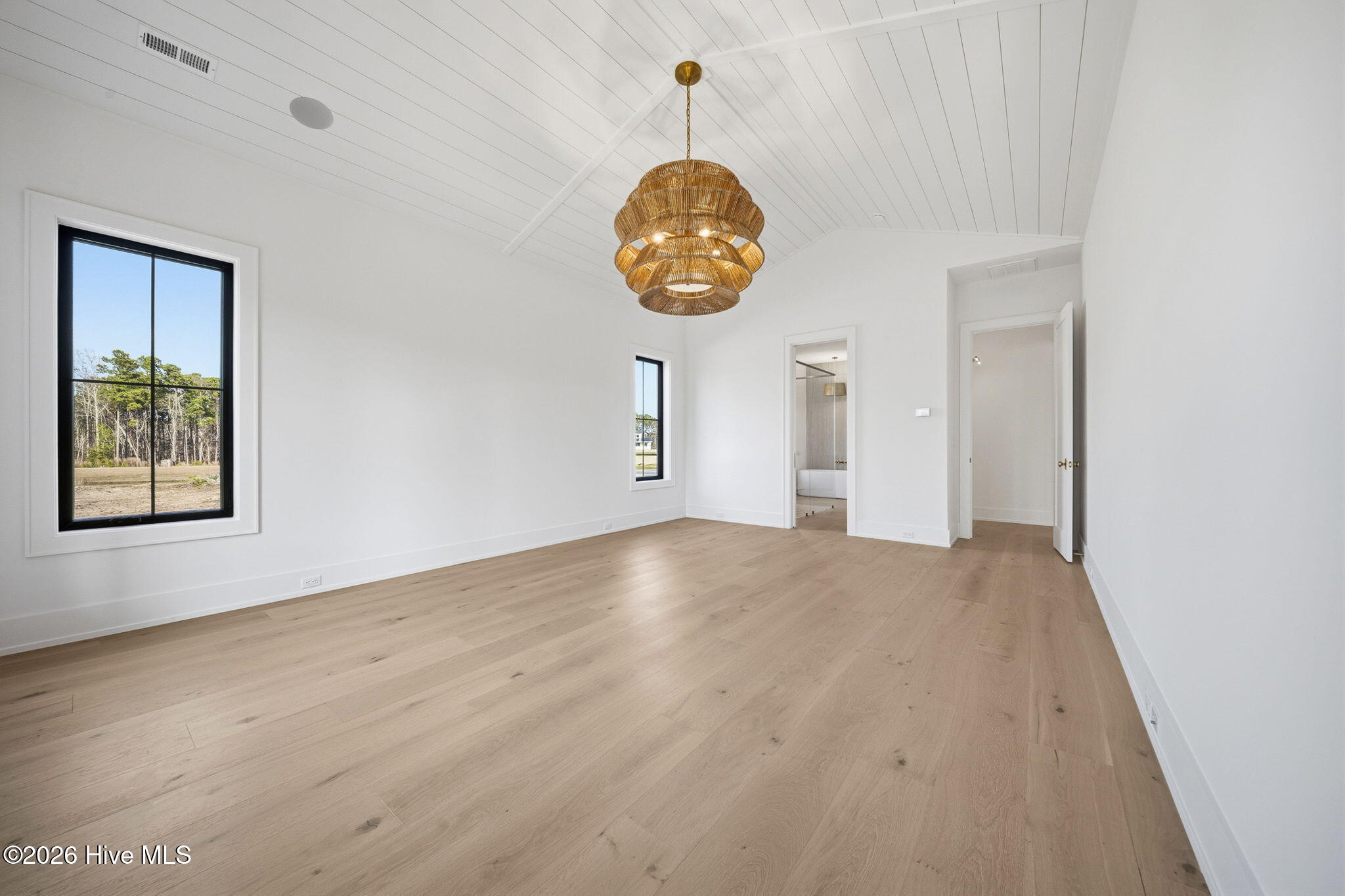 100500065 | Photo 32