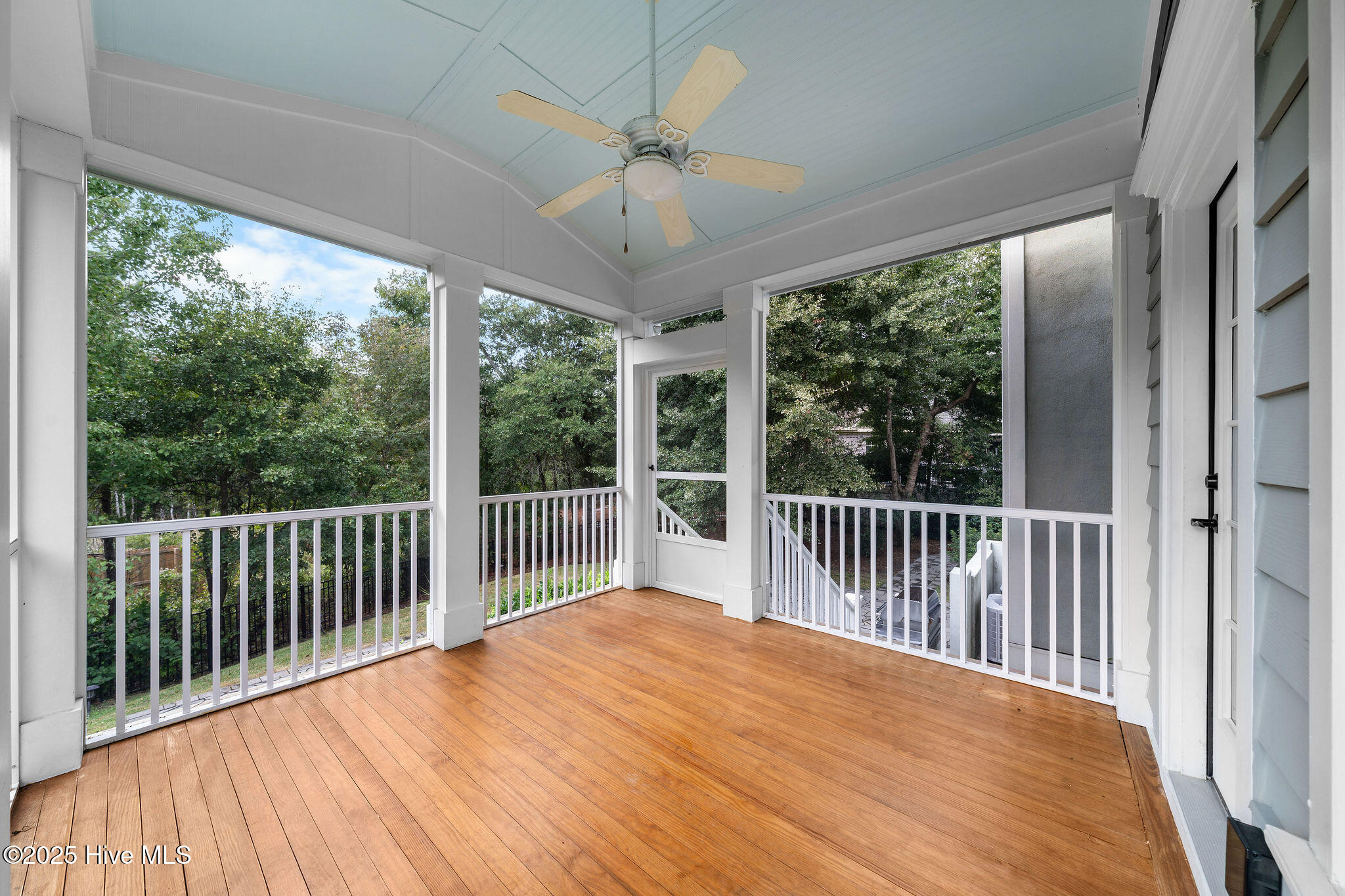 100536544 | Photo 32