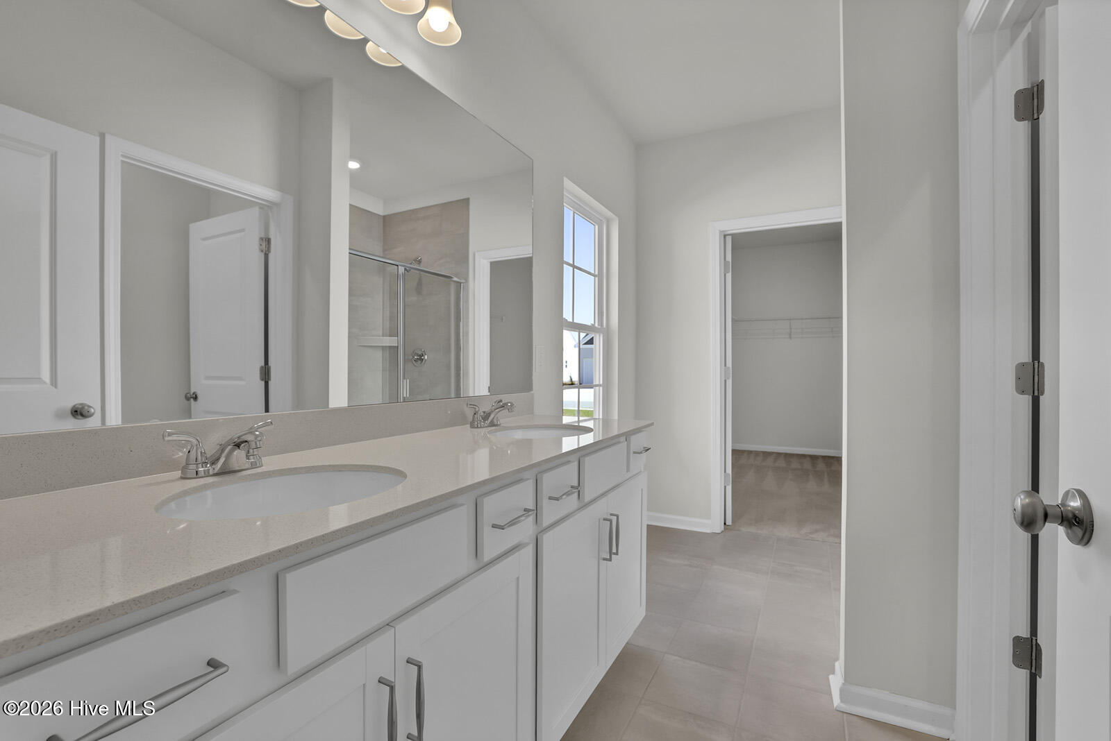 100550118 | Photo 11