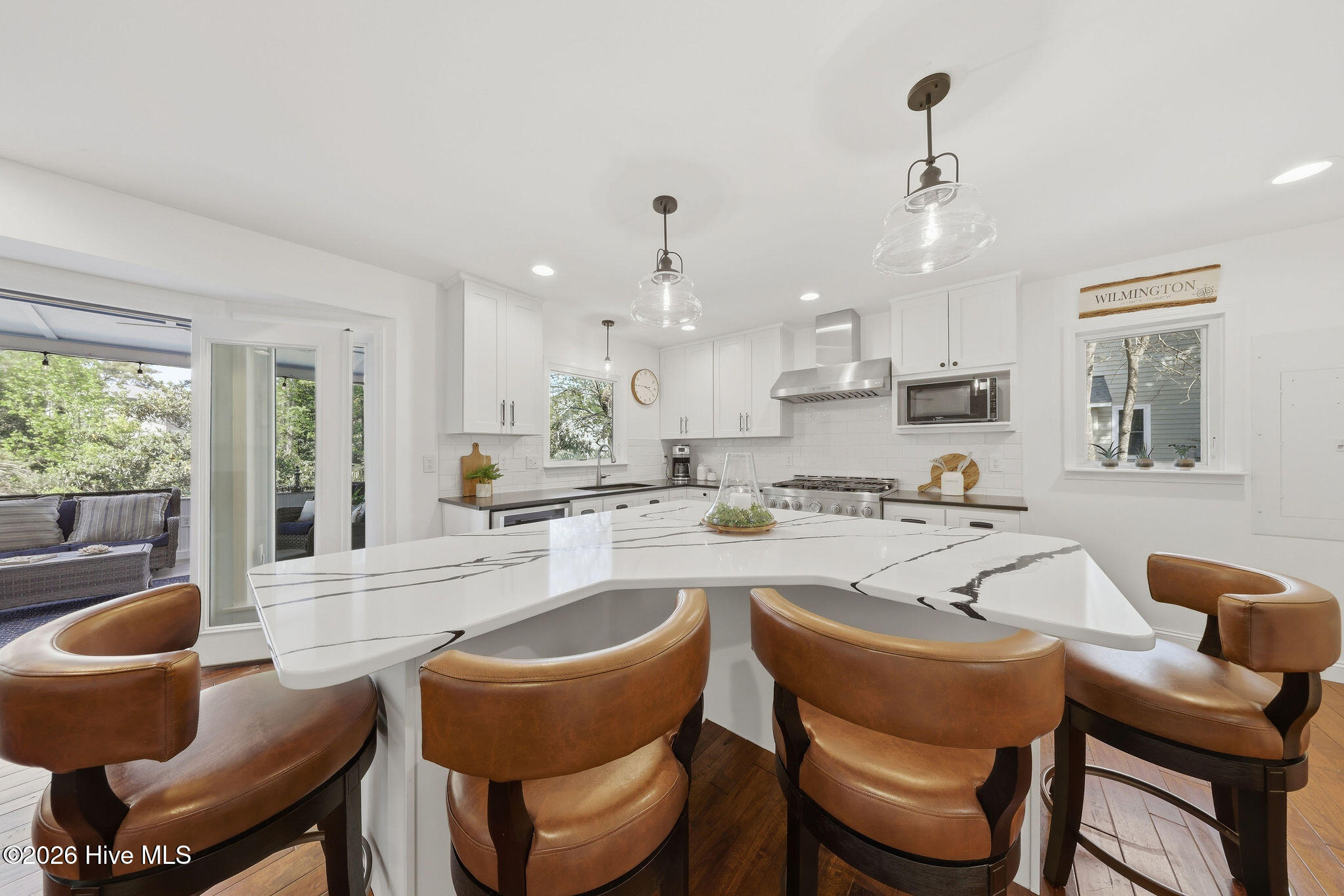 100567317 | Photo 32