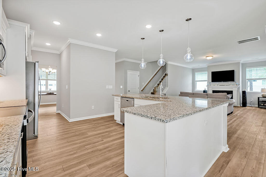 100563599 | Photo 38