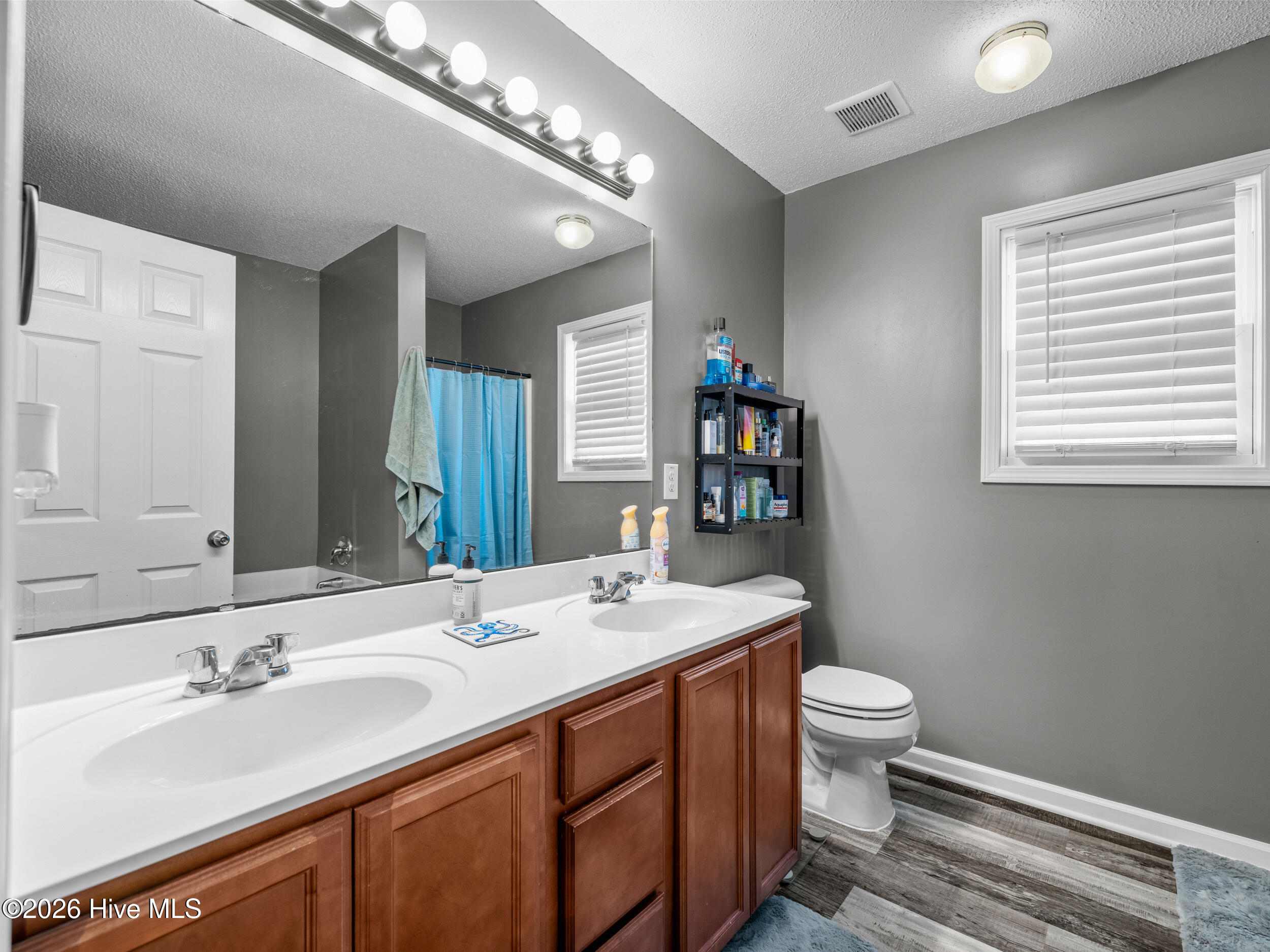 100554135 | Photo 24