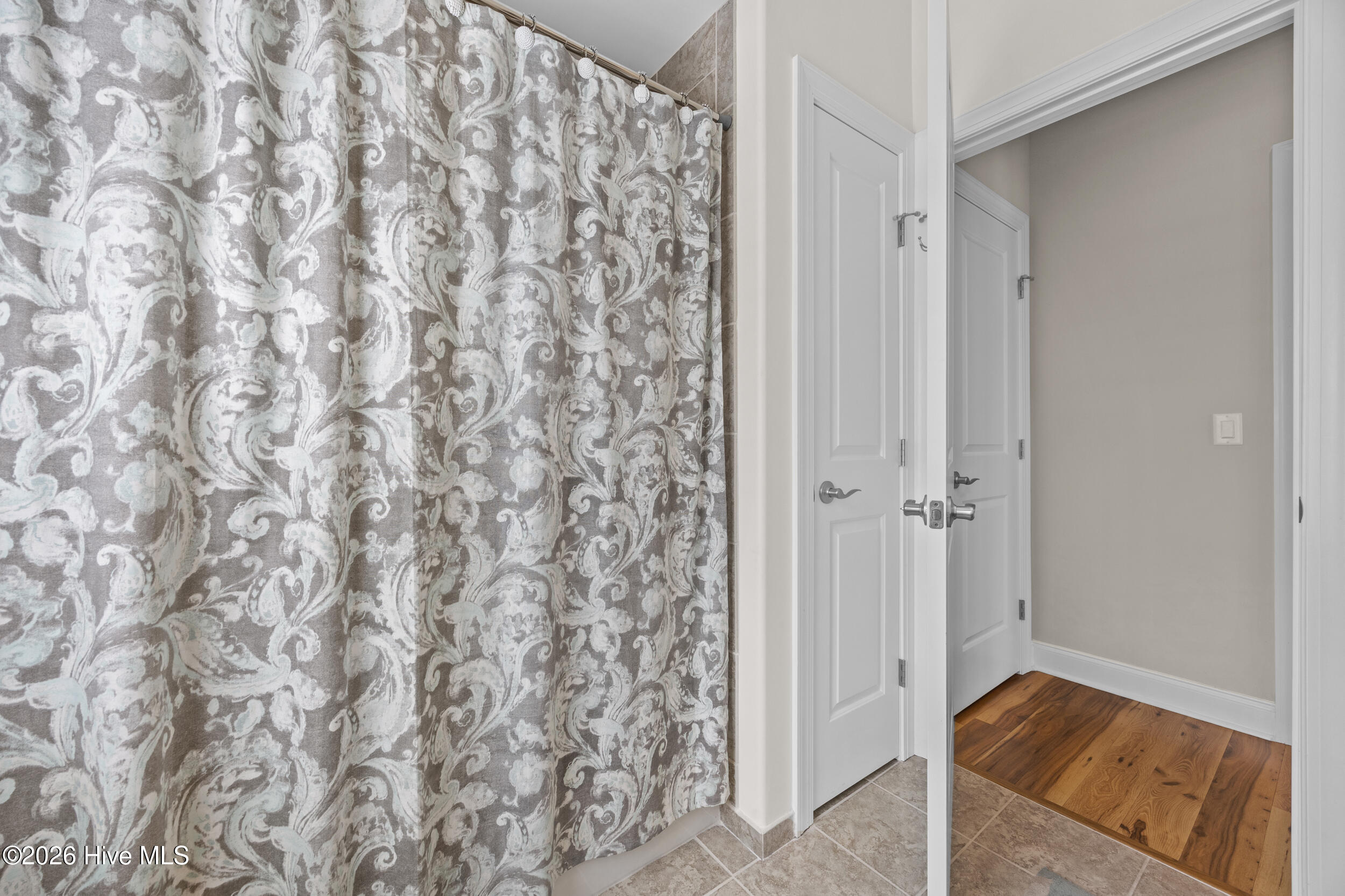 100566024 | Photo 30