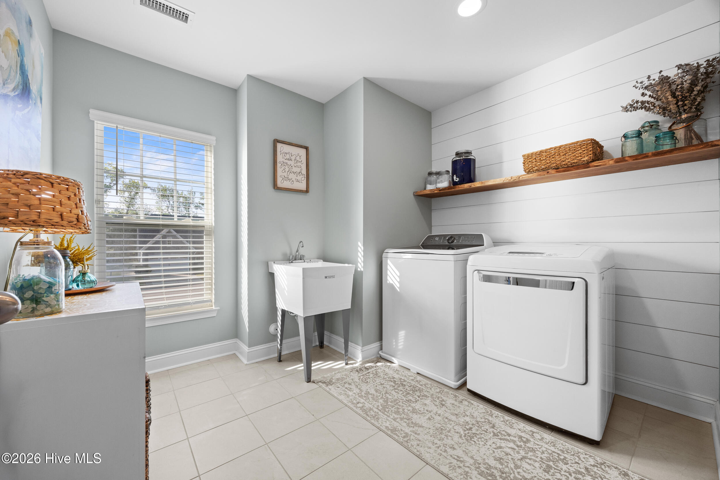 100566940 | Photo 79