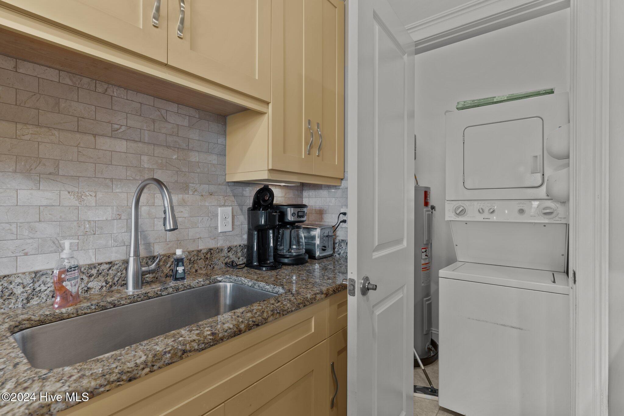 100562990 | Photo 19