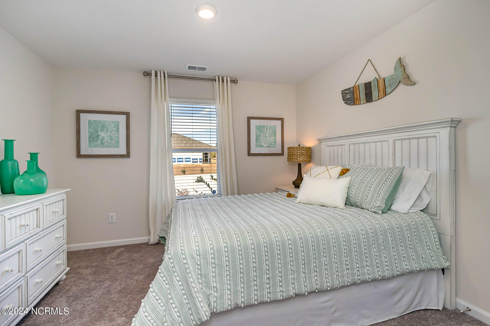 100570162 | Photo 15