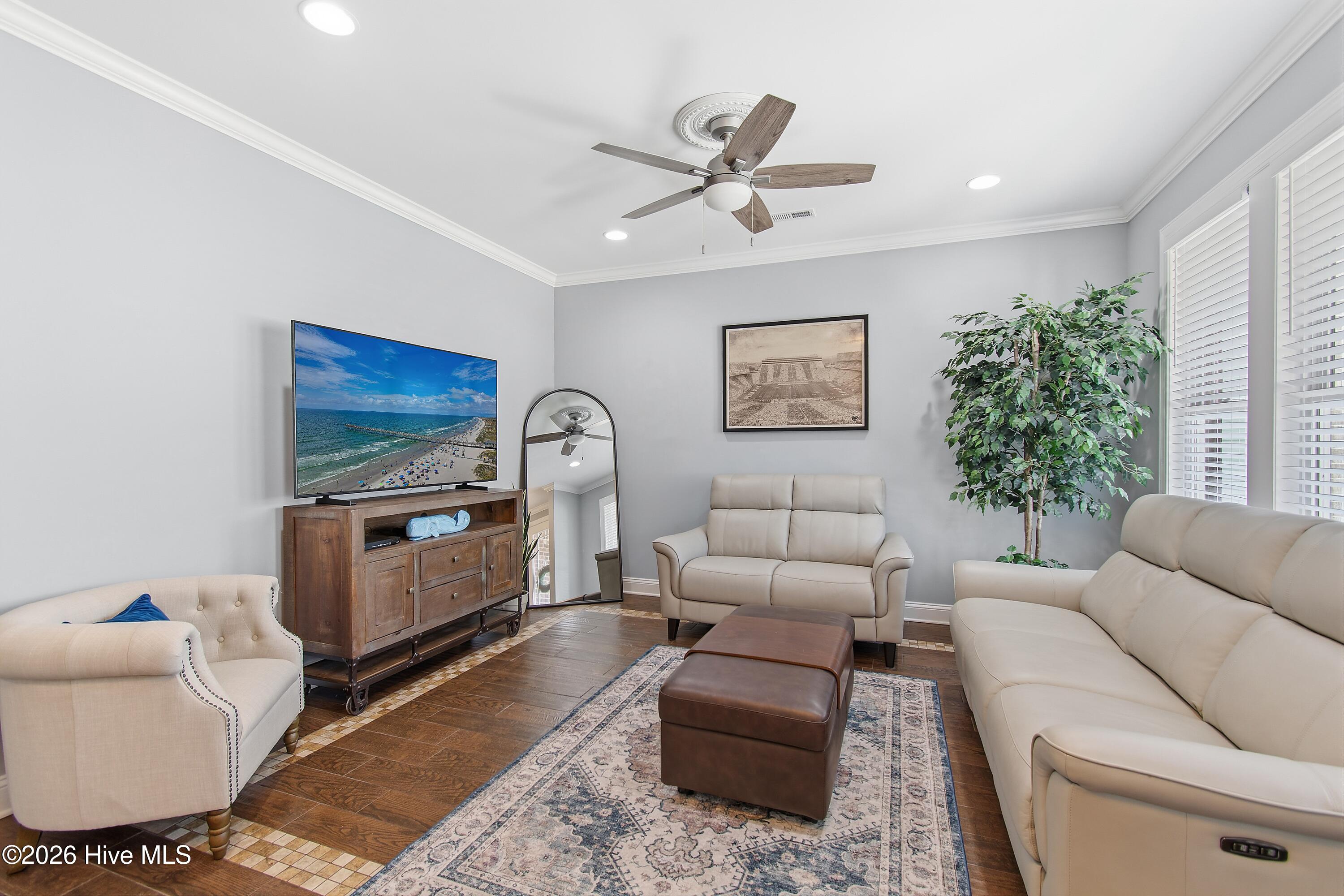 100563777 | Photo 29