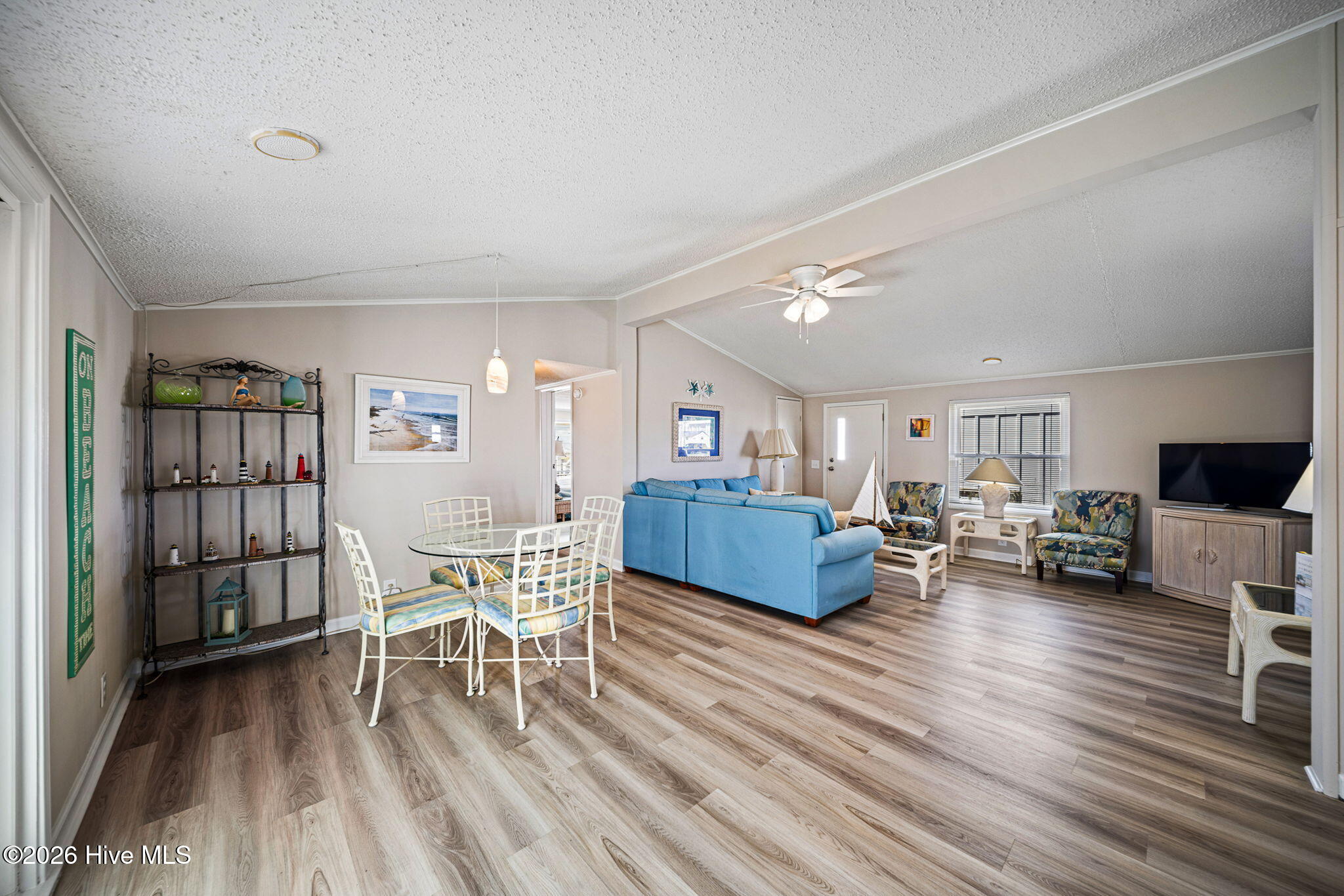 100561406 | Photo 29