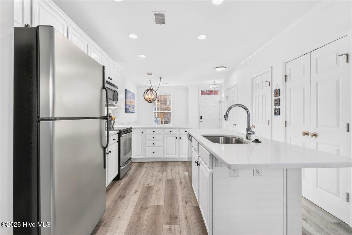 100548437 | Photo 18