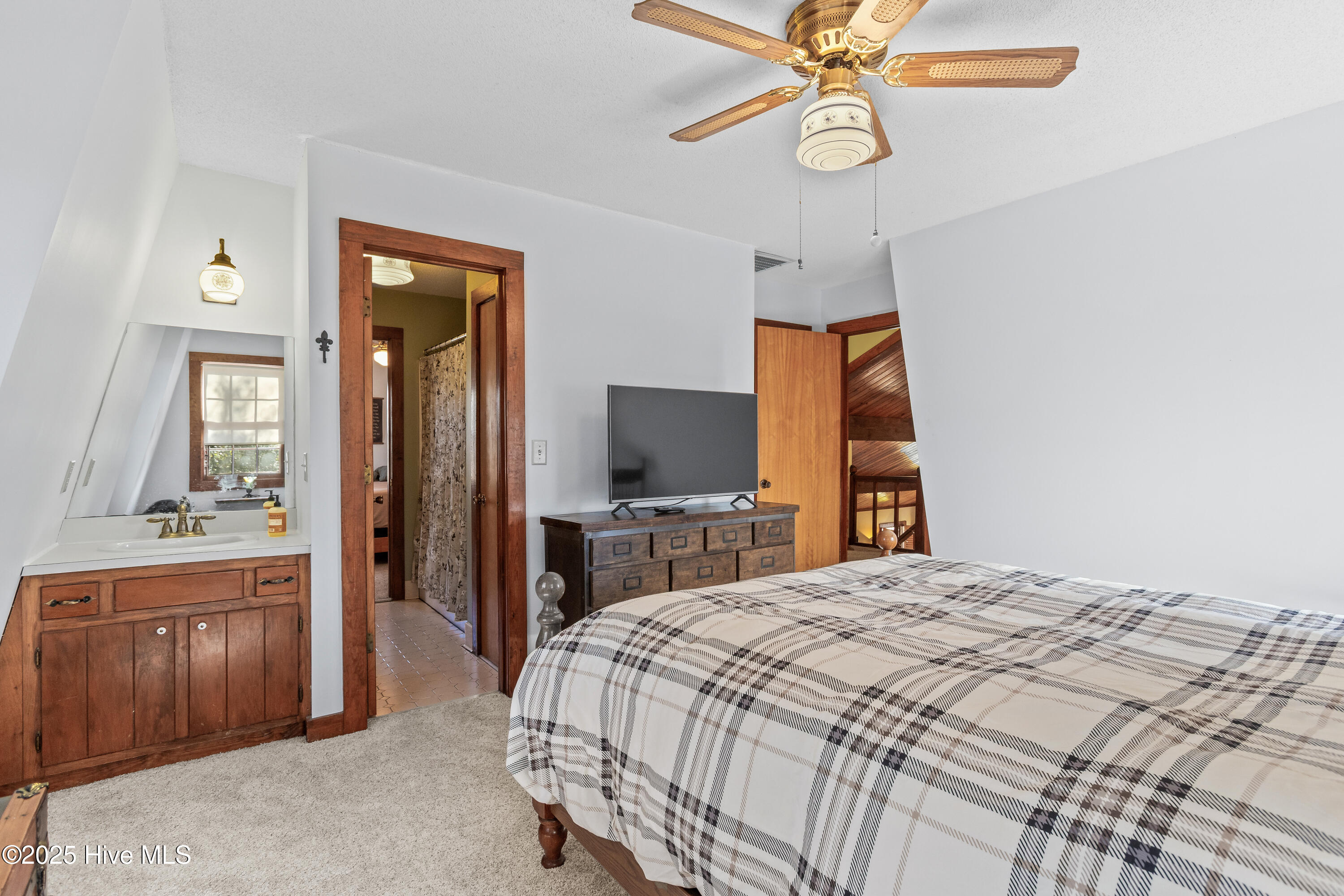 100544846 | Photo 36