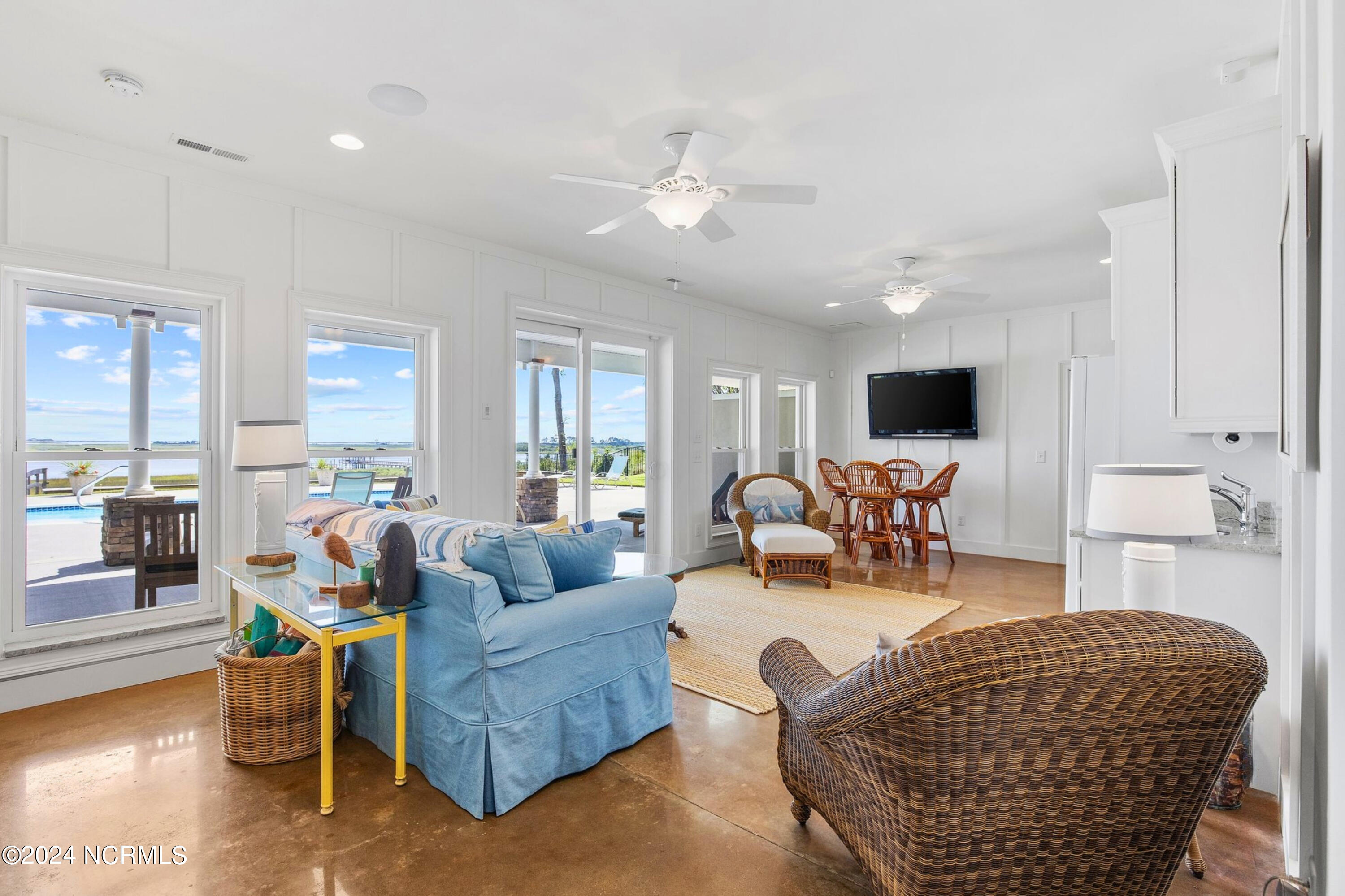 100553128 | Photo 55