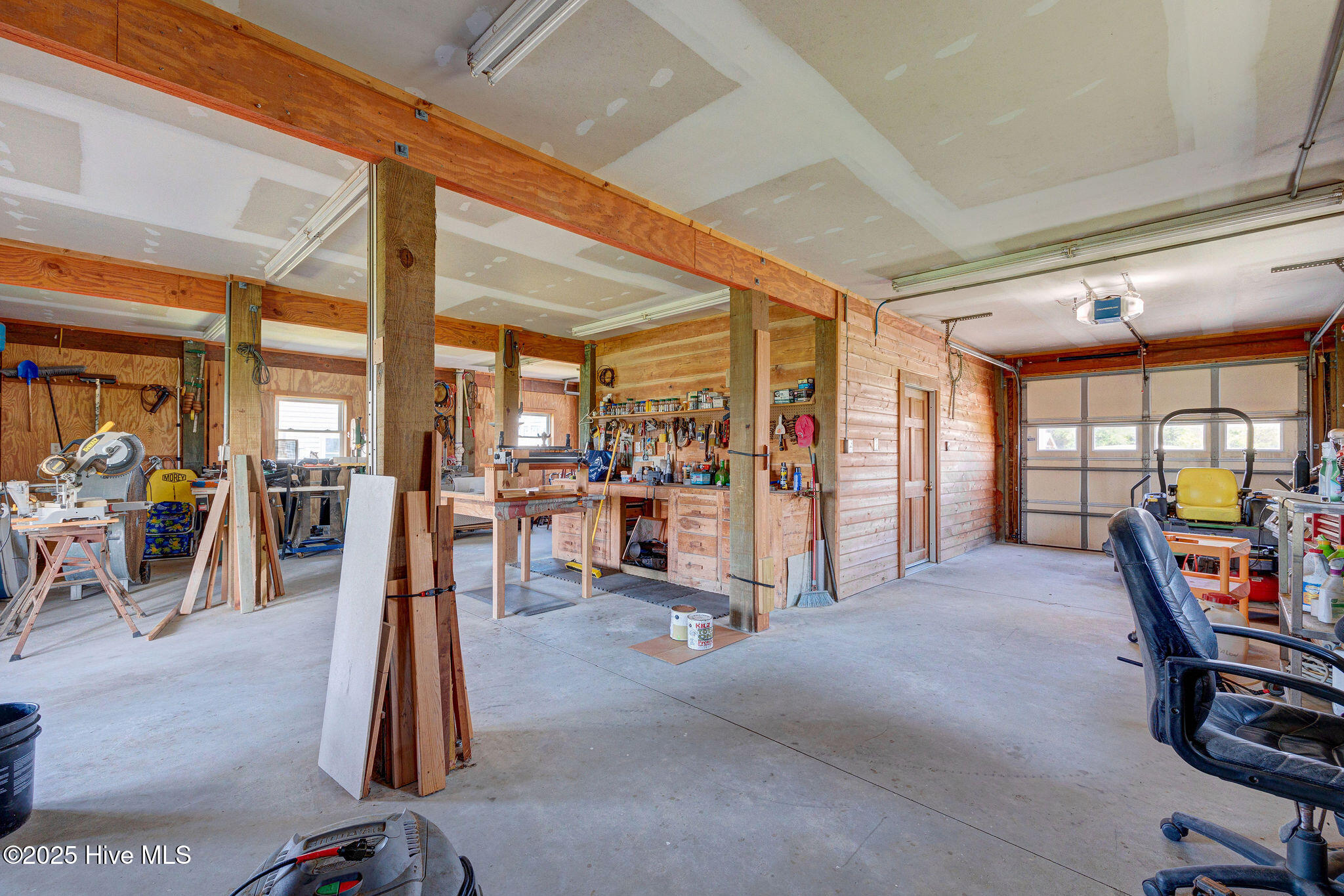 100505826 | Photo 43