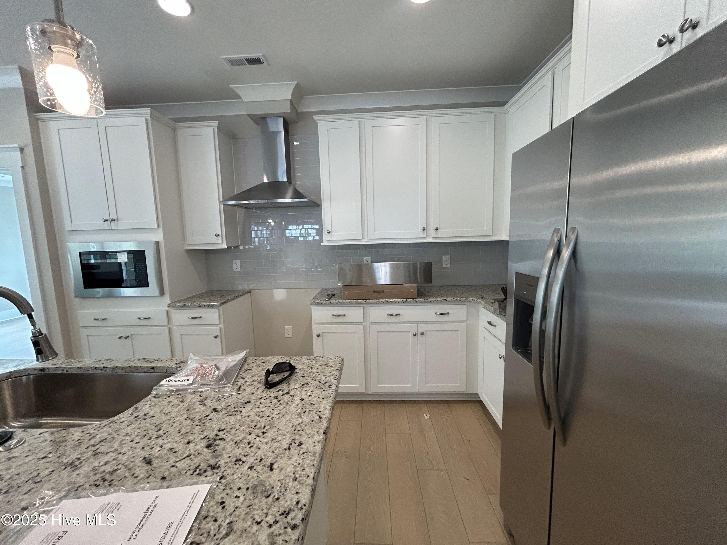 100520251 | Photo 10