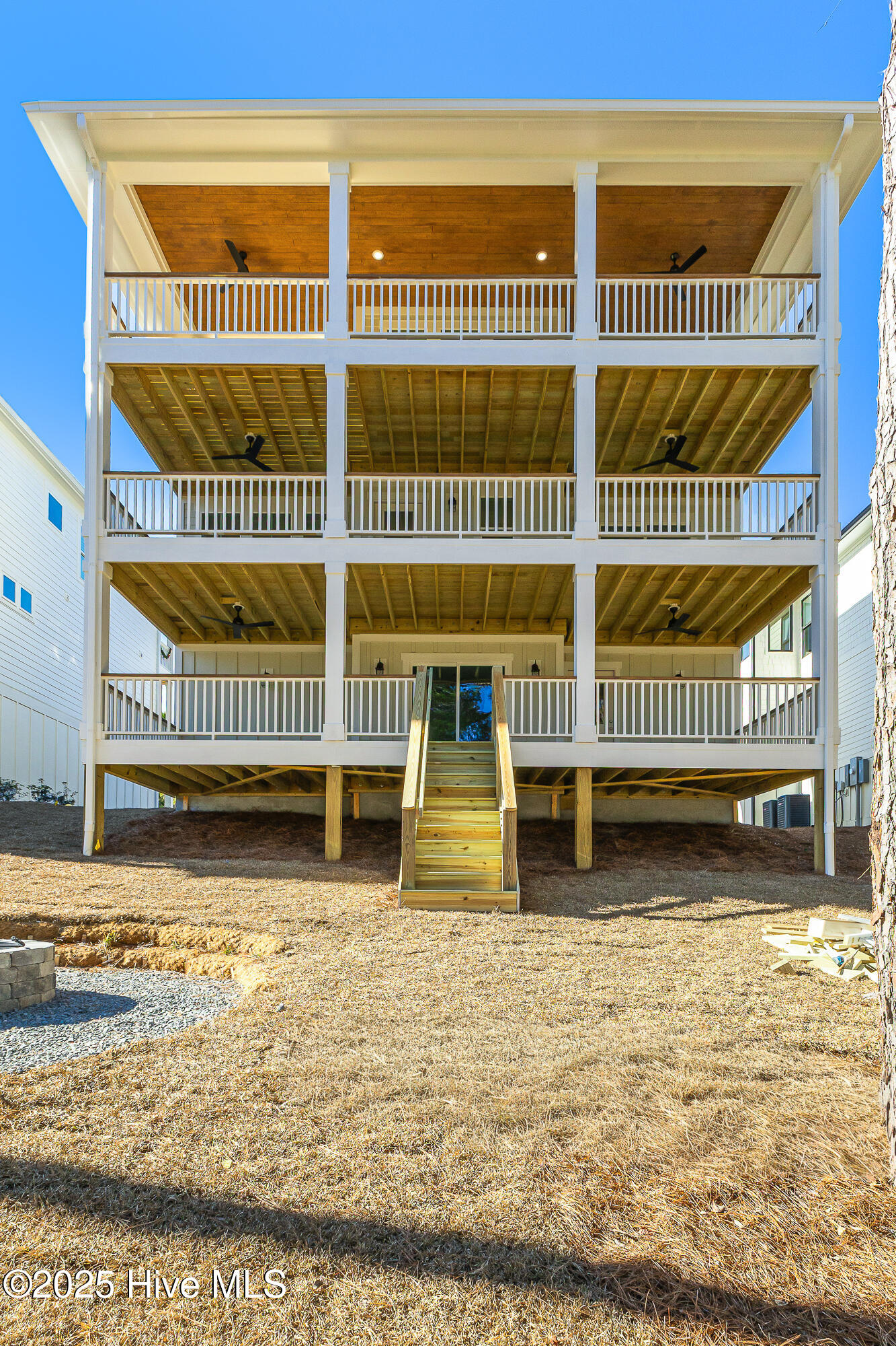 100534543 | Photo 46